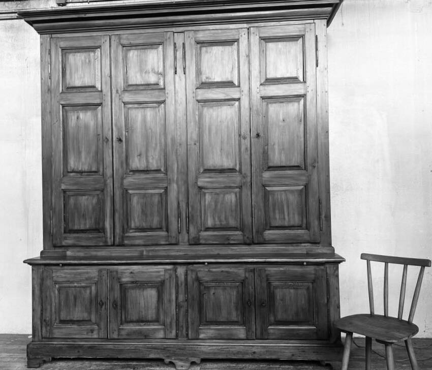 Grand buffet  bibliotheque 2 corps meuble de métiers