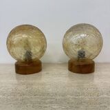 Ensemble de 2 lampes de table en verre et bois, années 1980