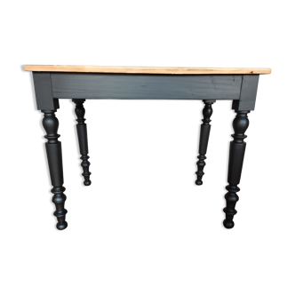 Farm table