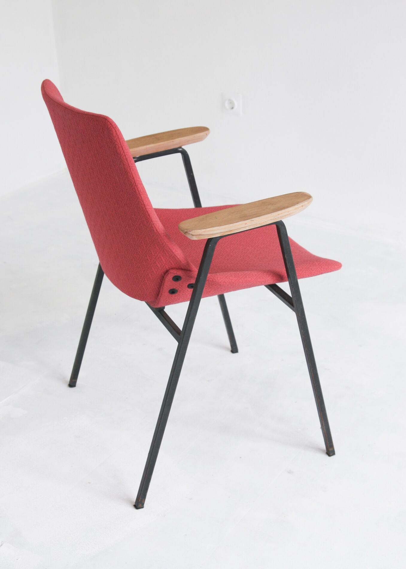 Salmon Shell Lupina Chair by Niko Kralj