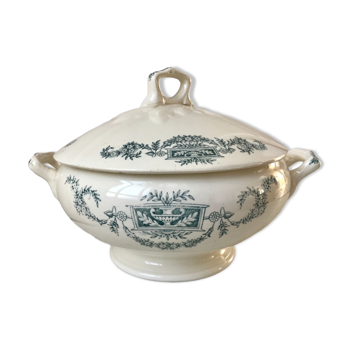 Soup pot Terre de Fer Longchamp model "Lutèce" late nineteenth