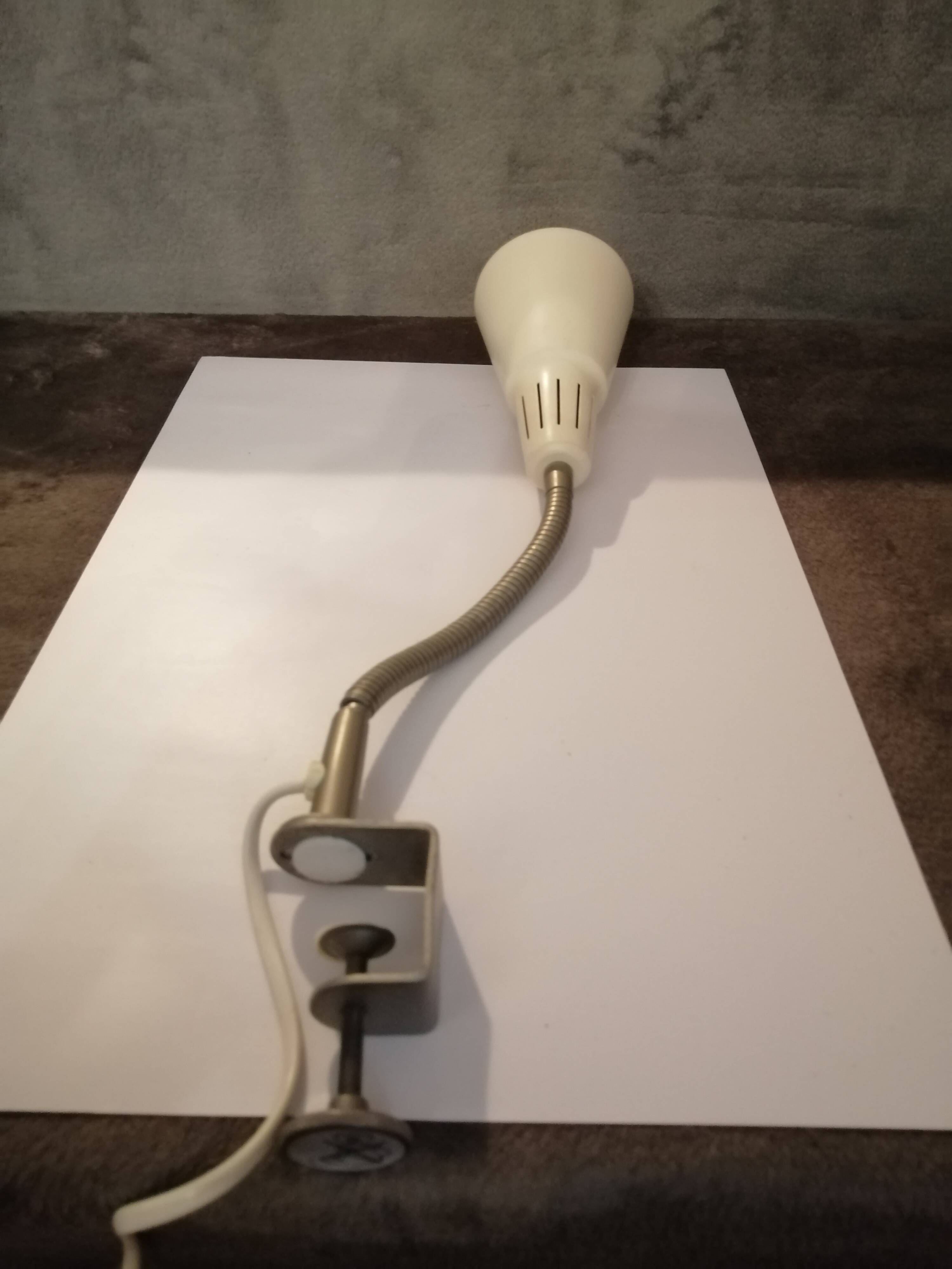 Desk clip lamp