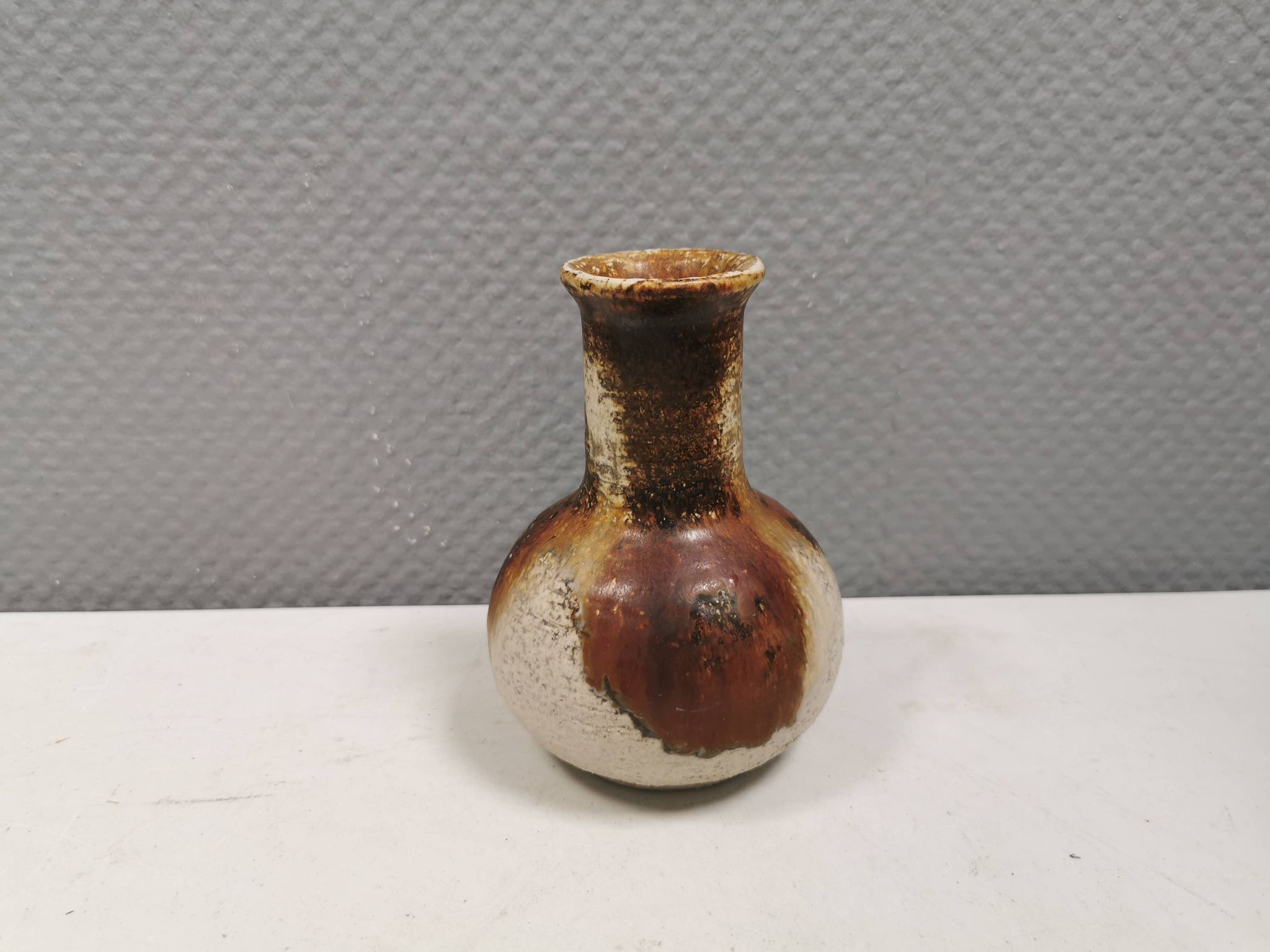 Small, delicious vase by Axel Larsen Denmark 70s for his own company AXELLA