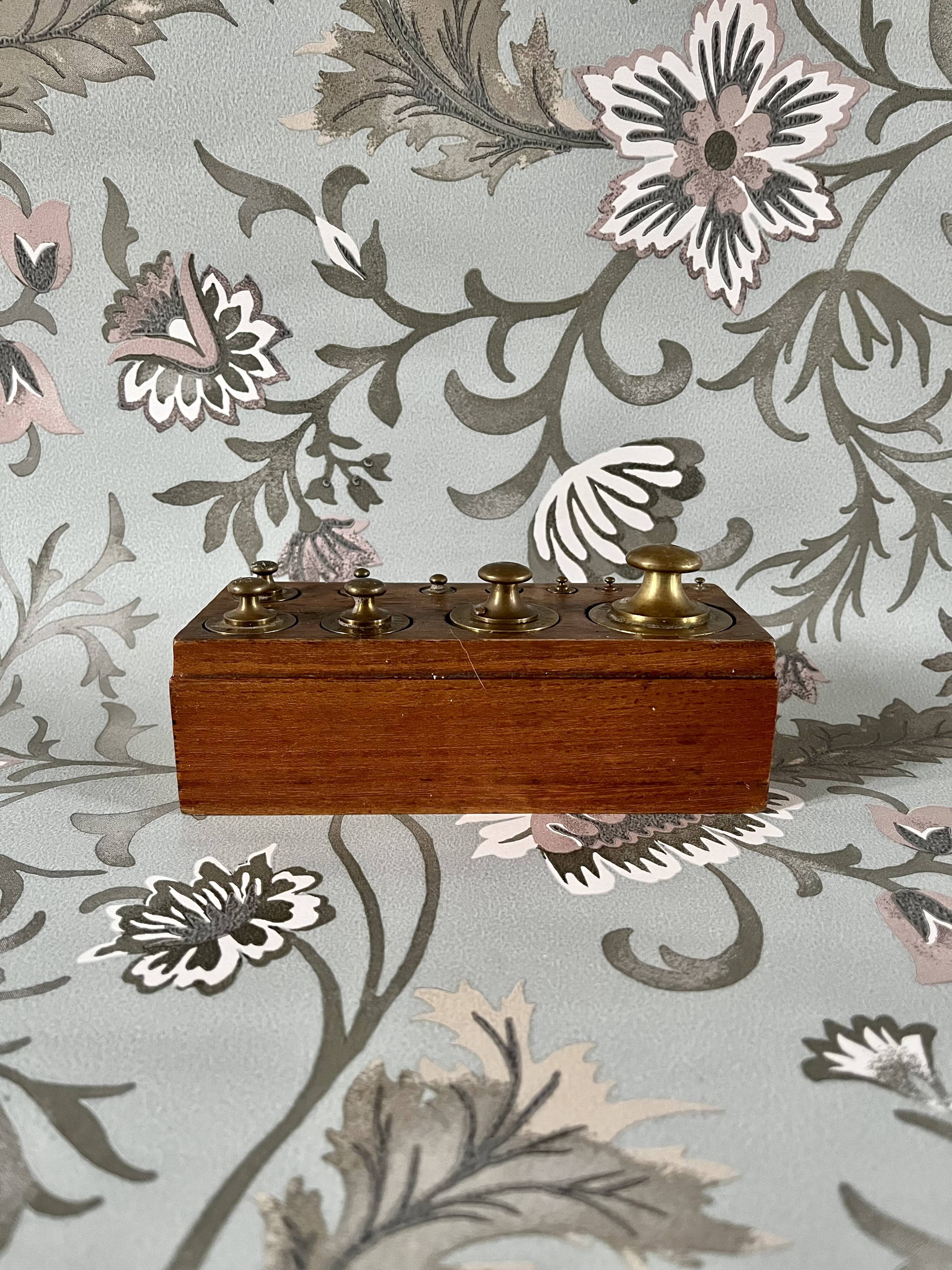 Complete brass weight box