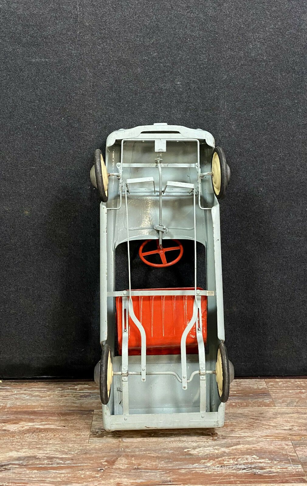 Simca pedal car in sheet metal painted around 1960 for decoration or collector