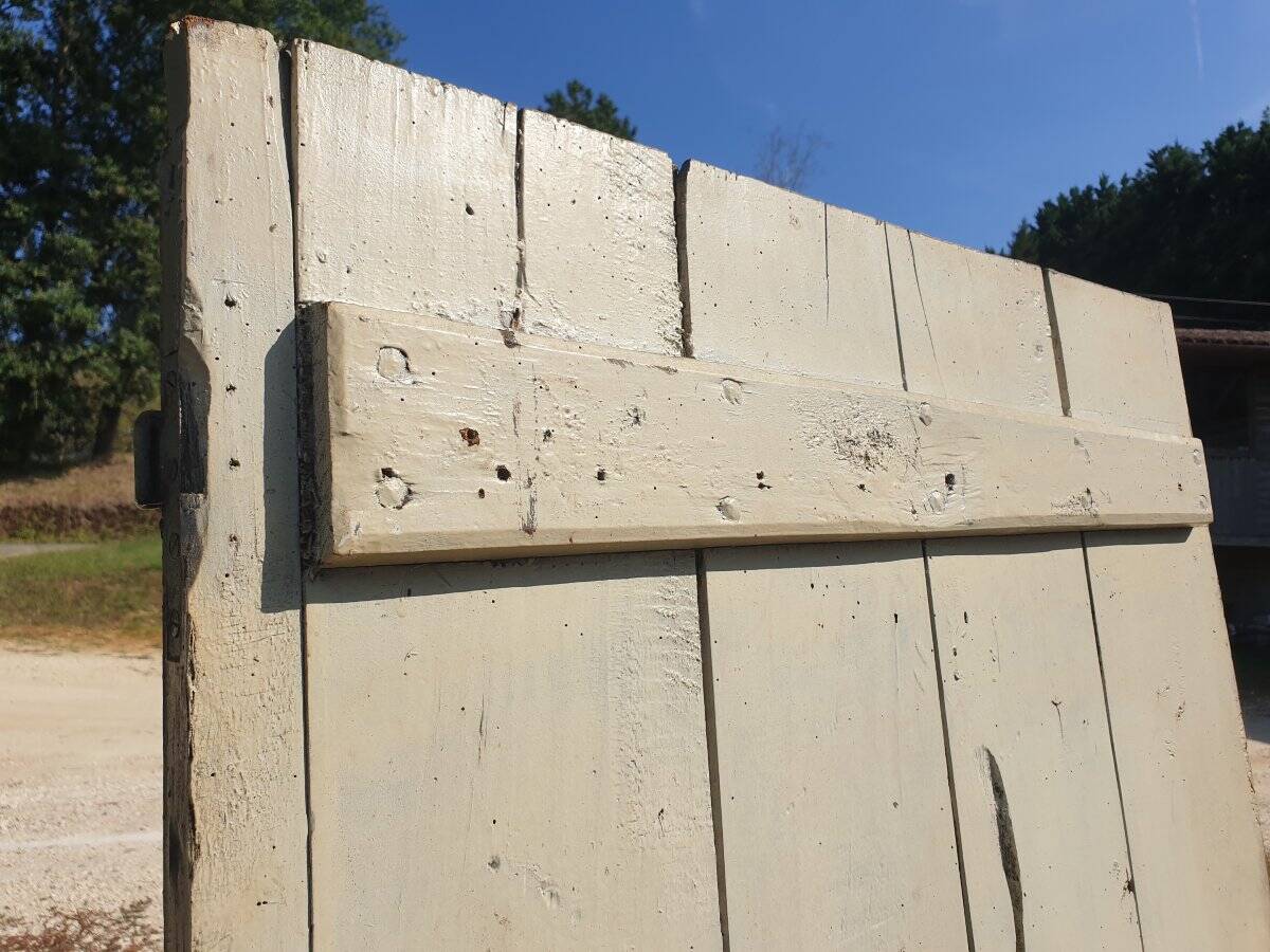 Cellar door, barn or attic with traditional whistle struts - early 20th century