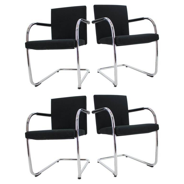 Ensemble de quatre fauteuils design Antonio Citterio et Glen Oliver Löw, années 1990.