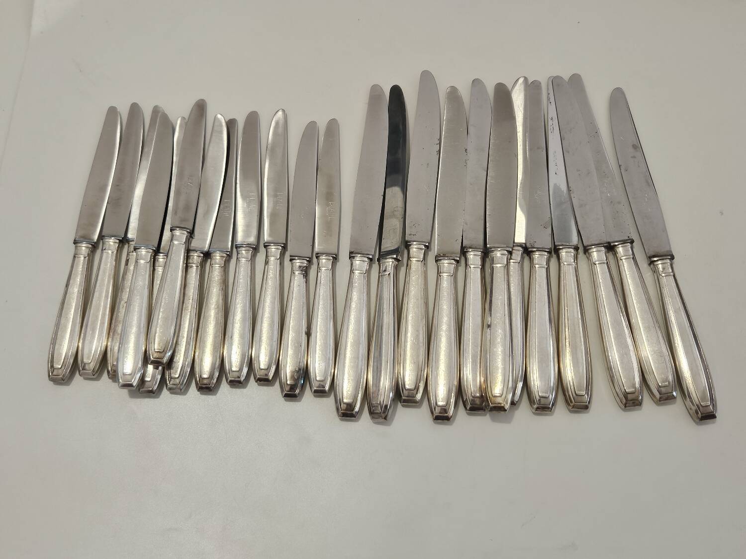 Set of stainless steel platil knives