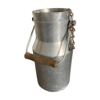 Pot a lait en aluminium
