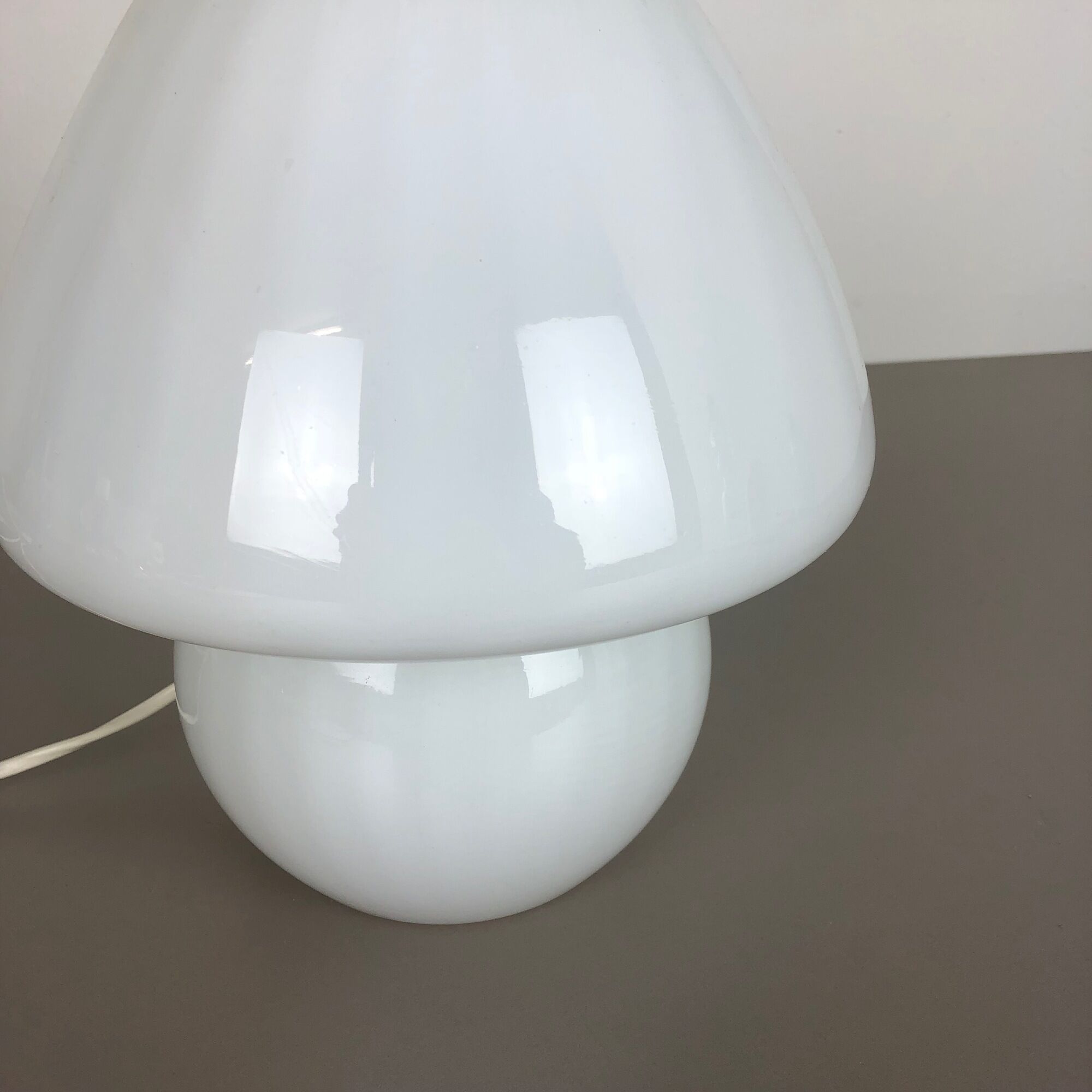 "Mushroom" Murano glass table desktop light made  by Vetri Murano, Italy, 1970s