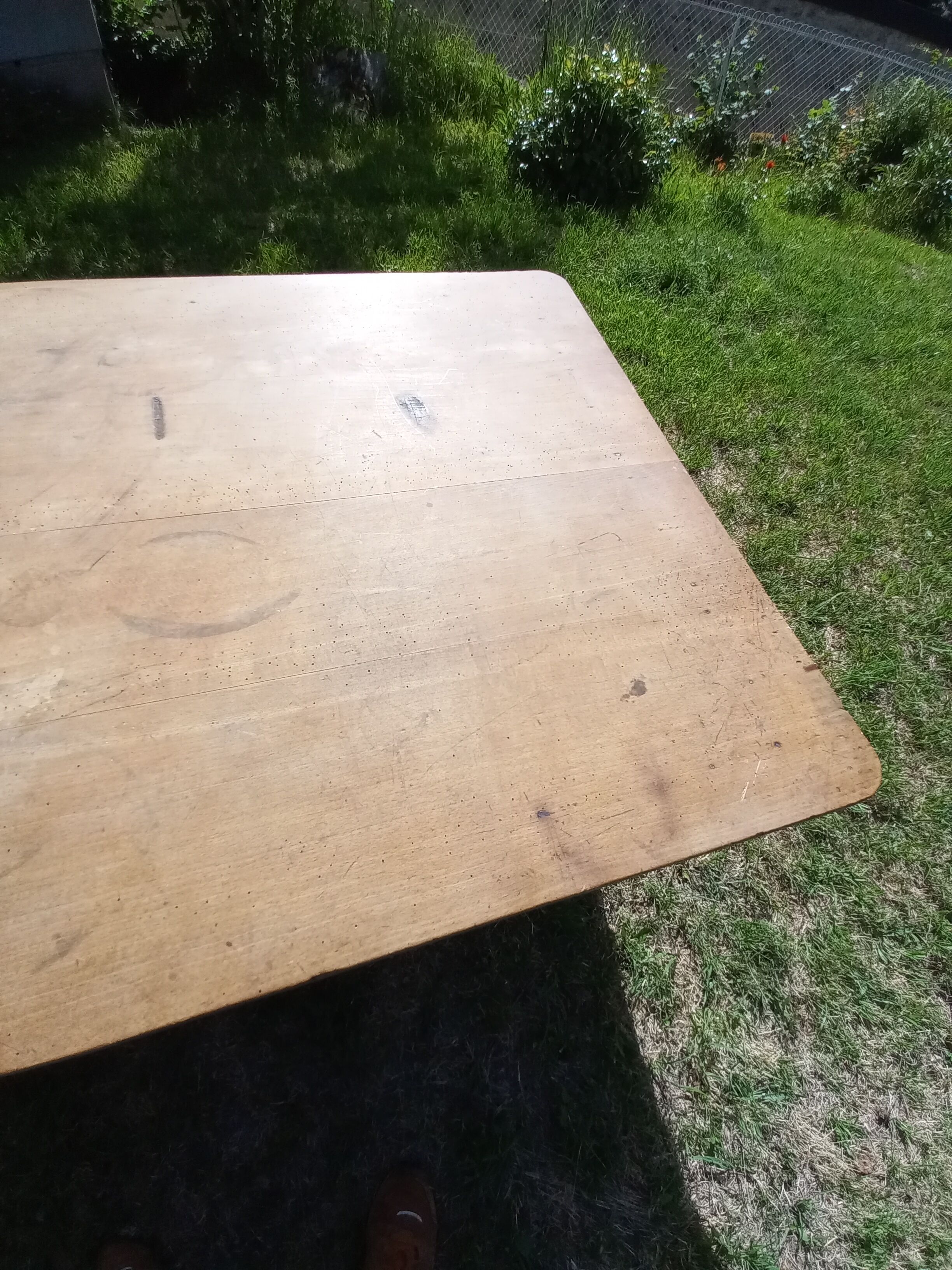 Firm table spindles feet 128cm