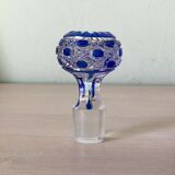 Flacon en cristal de Baccarat modèle diamants pierreries doublé bleu