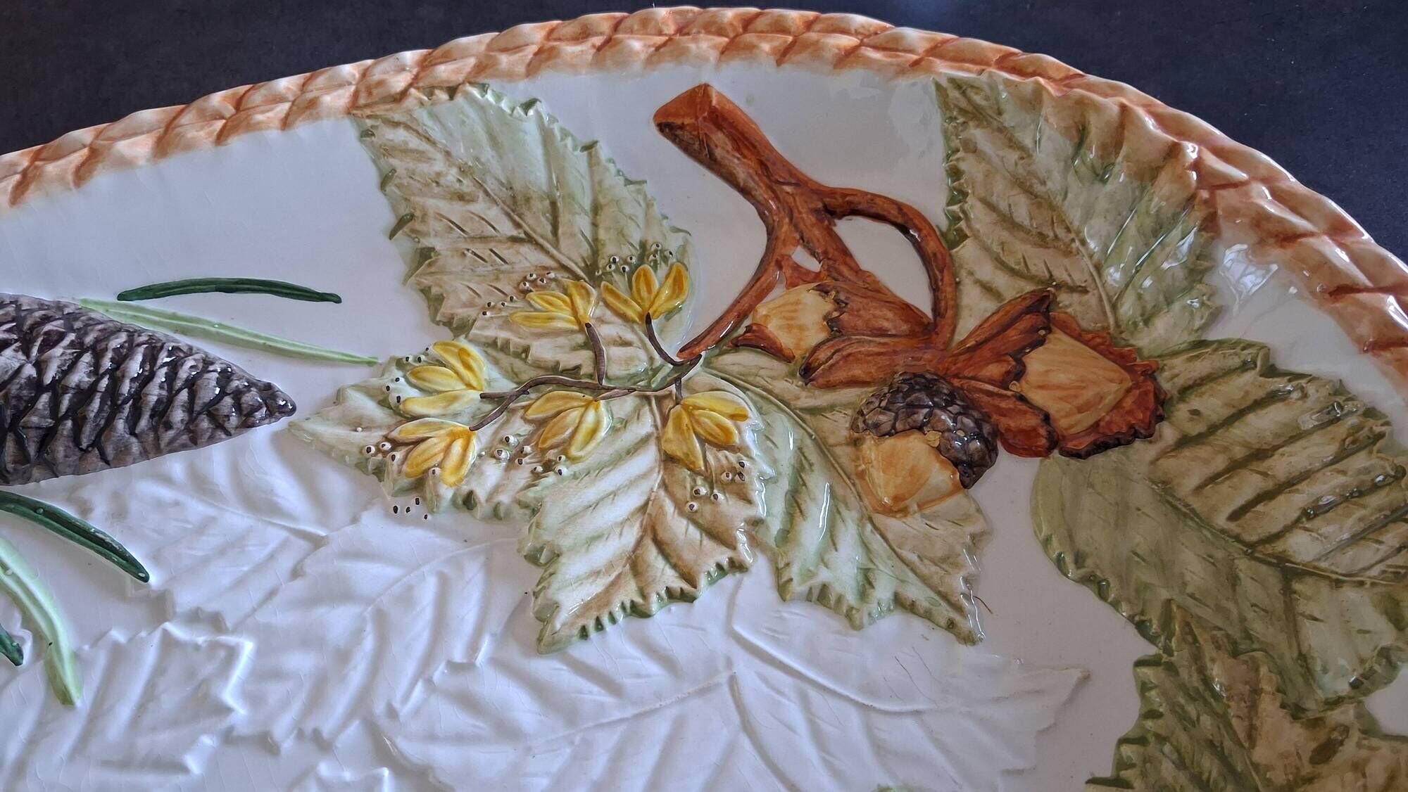 Serving dish Barbotine