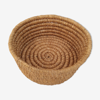 Basket round straw vintage