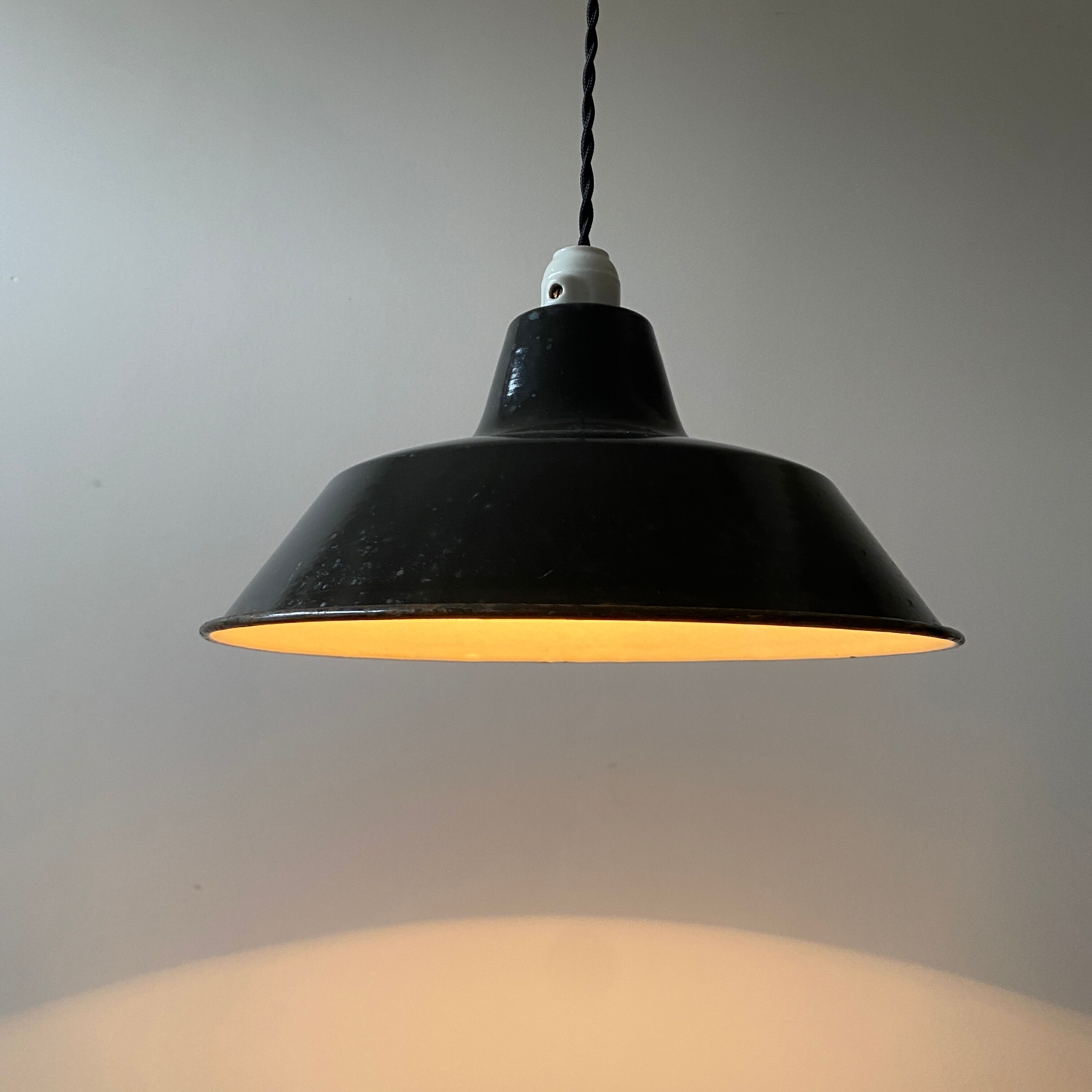 Lot 2 old industrial enamelled suspensions 30 cm