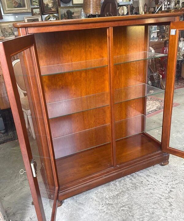 Brown display cabinet – Classic style – Storage – Wood and glass