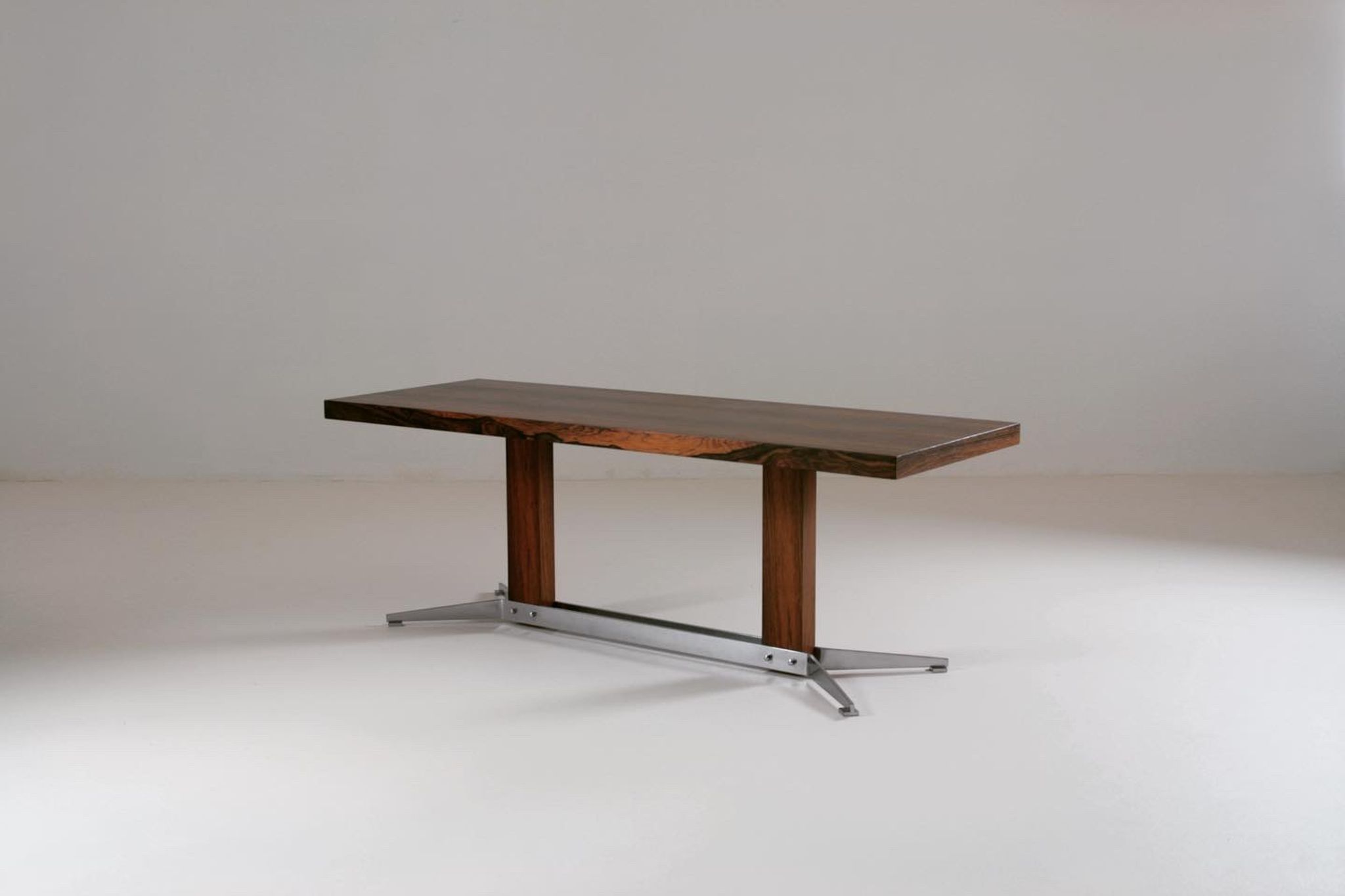 Table basse vintage en palissandre et métal brossé, 1960s