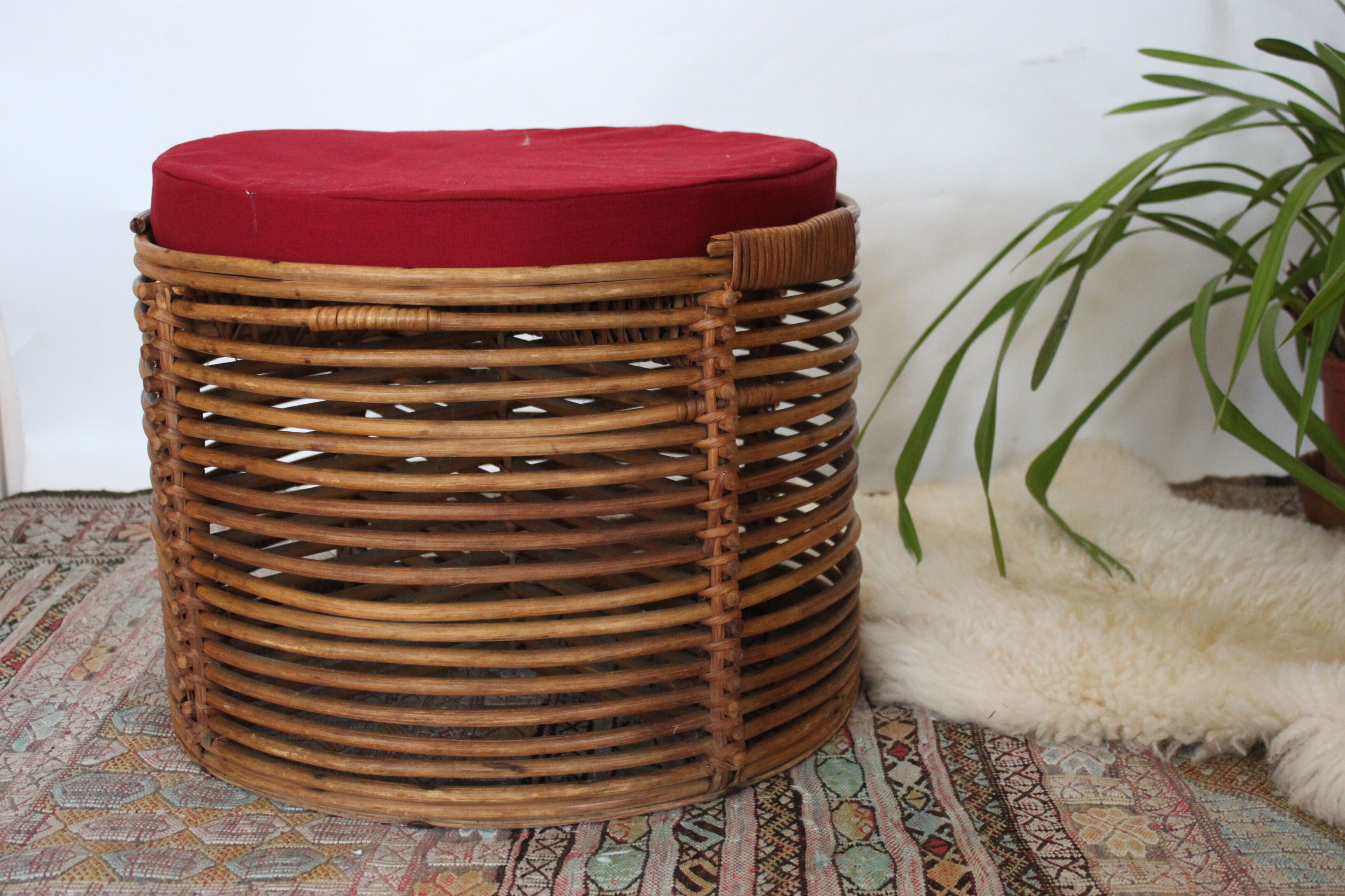 Beautiful pouf/stool/rattan sofa end 1960