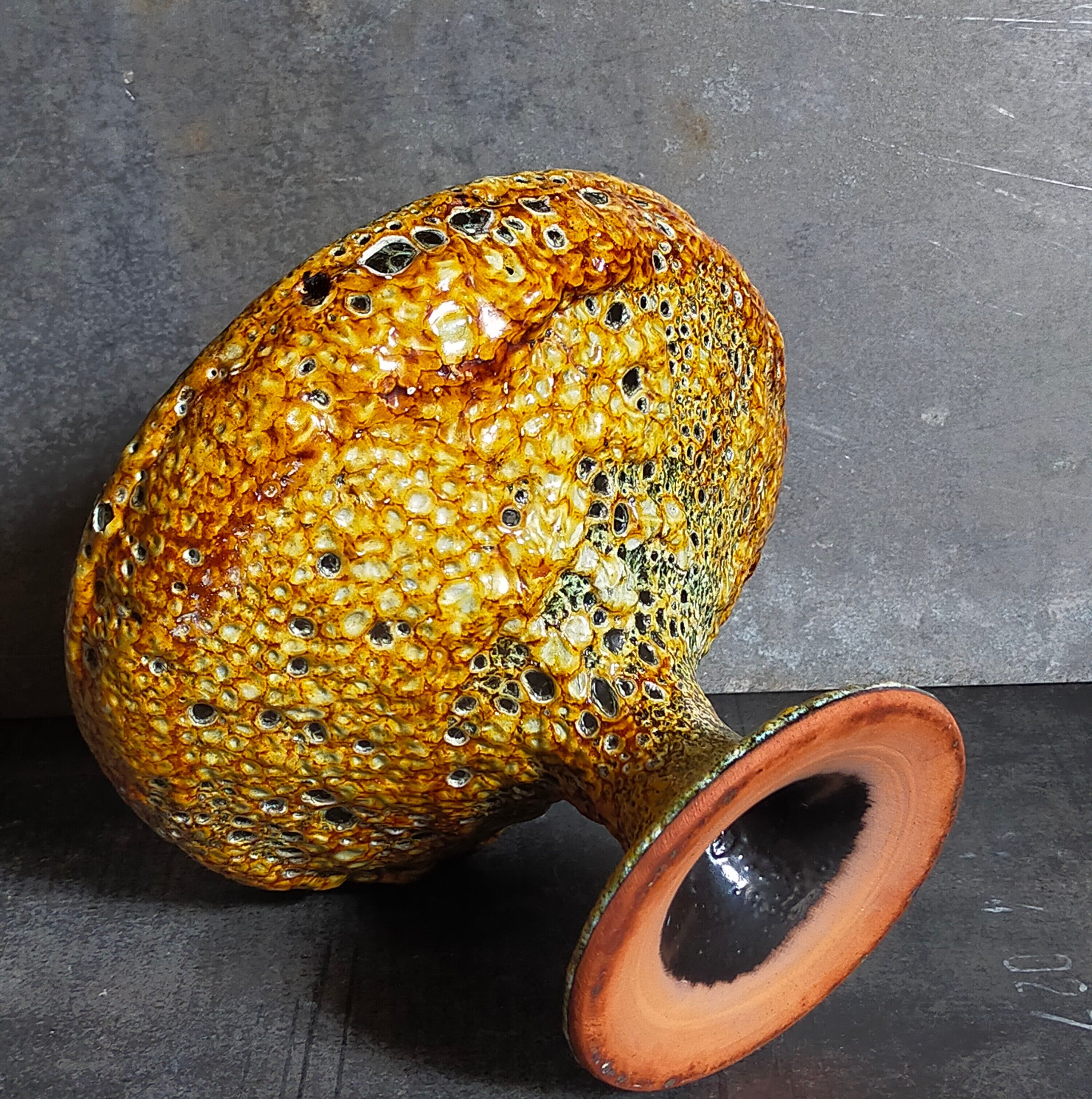 Coupe sur pied céramique Fat-Lava émaux Le Cyclope à Annecy vintage