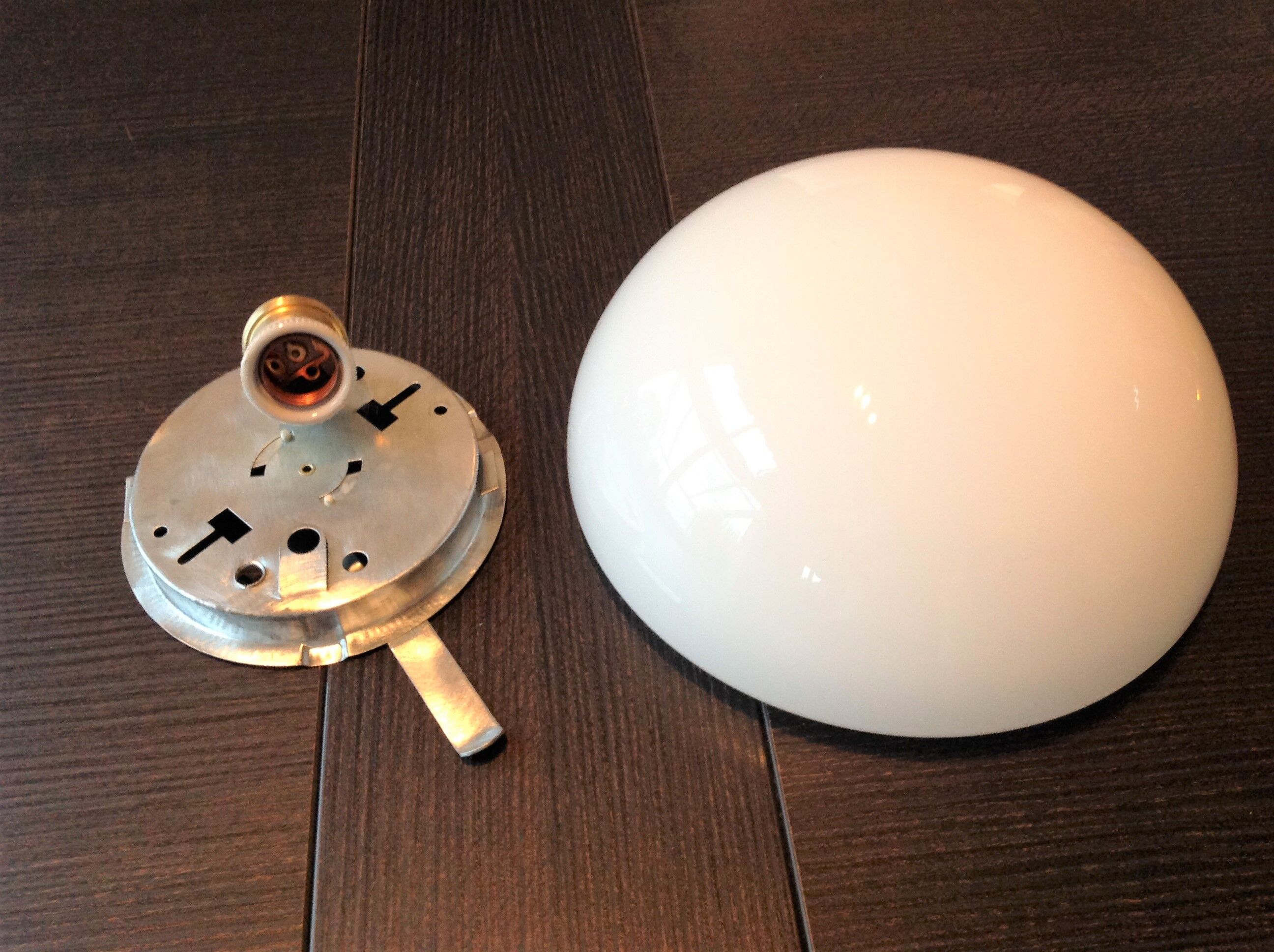 Half moon ceiling lamp in vintage white opaline 60/70s