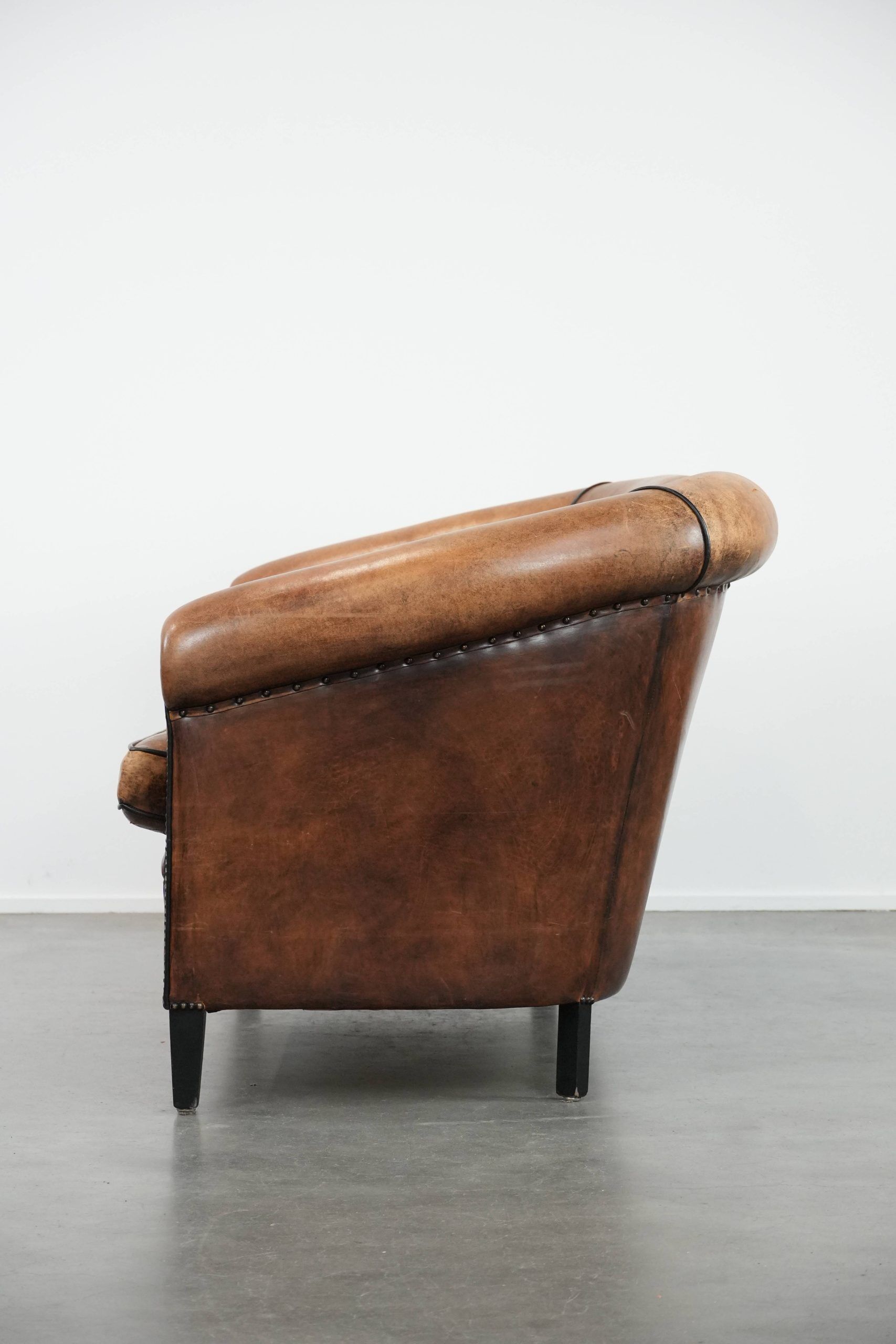 Comfortable vintage sheepskin 2.5-seater club sofa