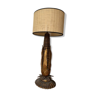 Golden-footed lamp in the shape of a mais