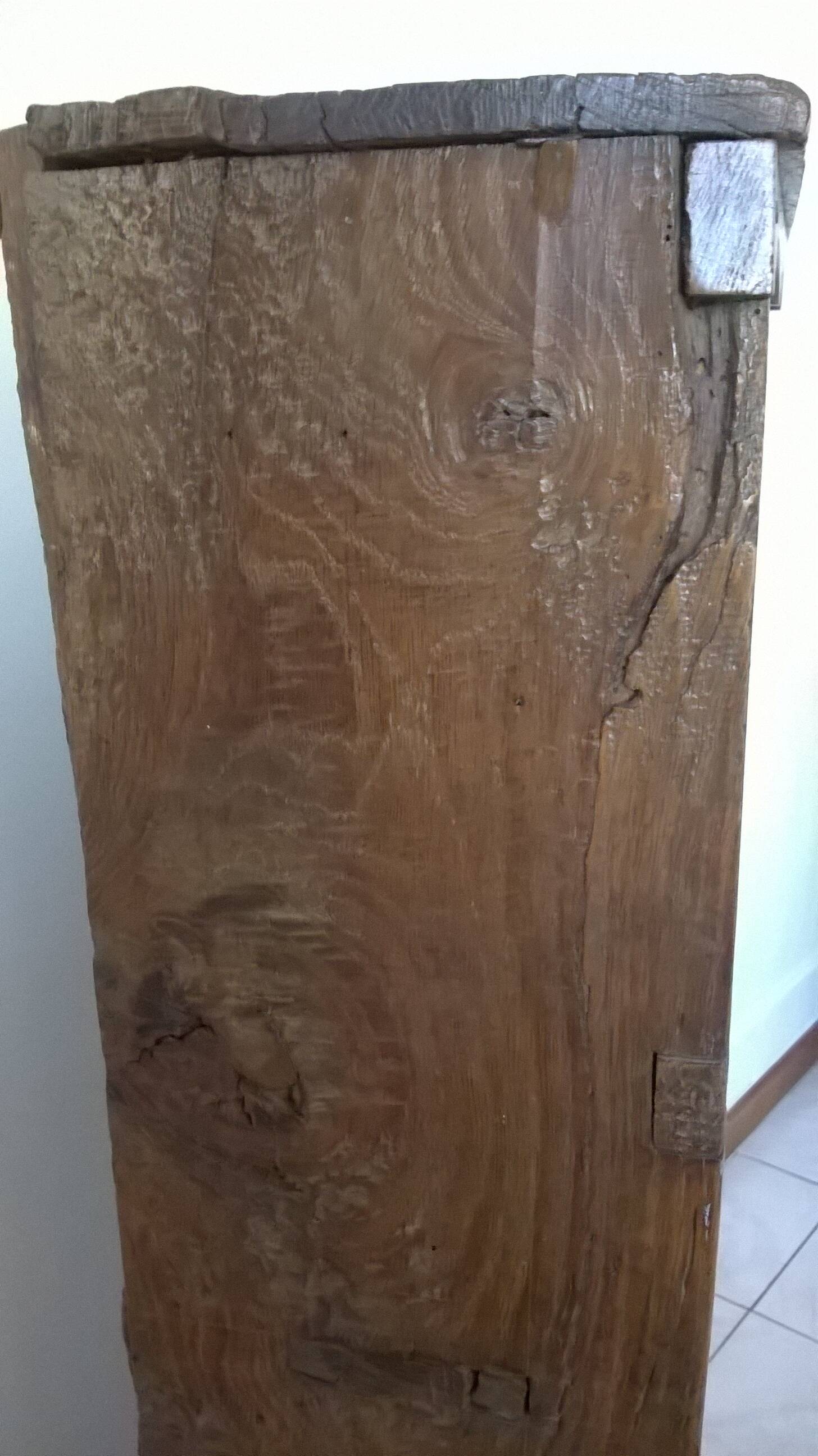 Old oak dresser or shelf to place on the ground