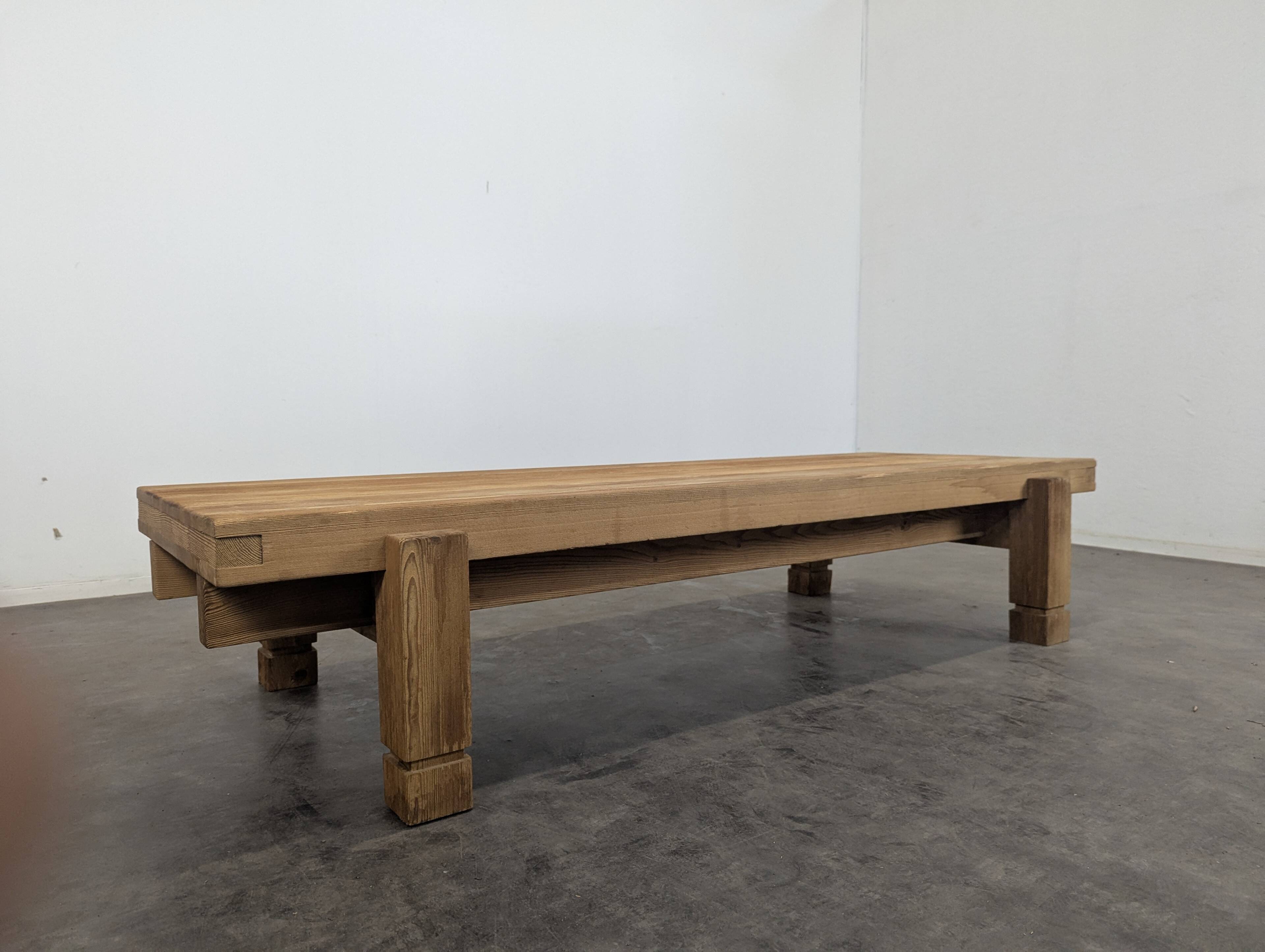 Large coffee table in solid pine, Swiss made