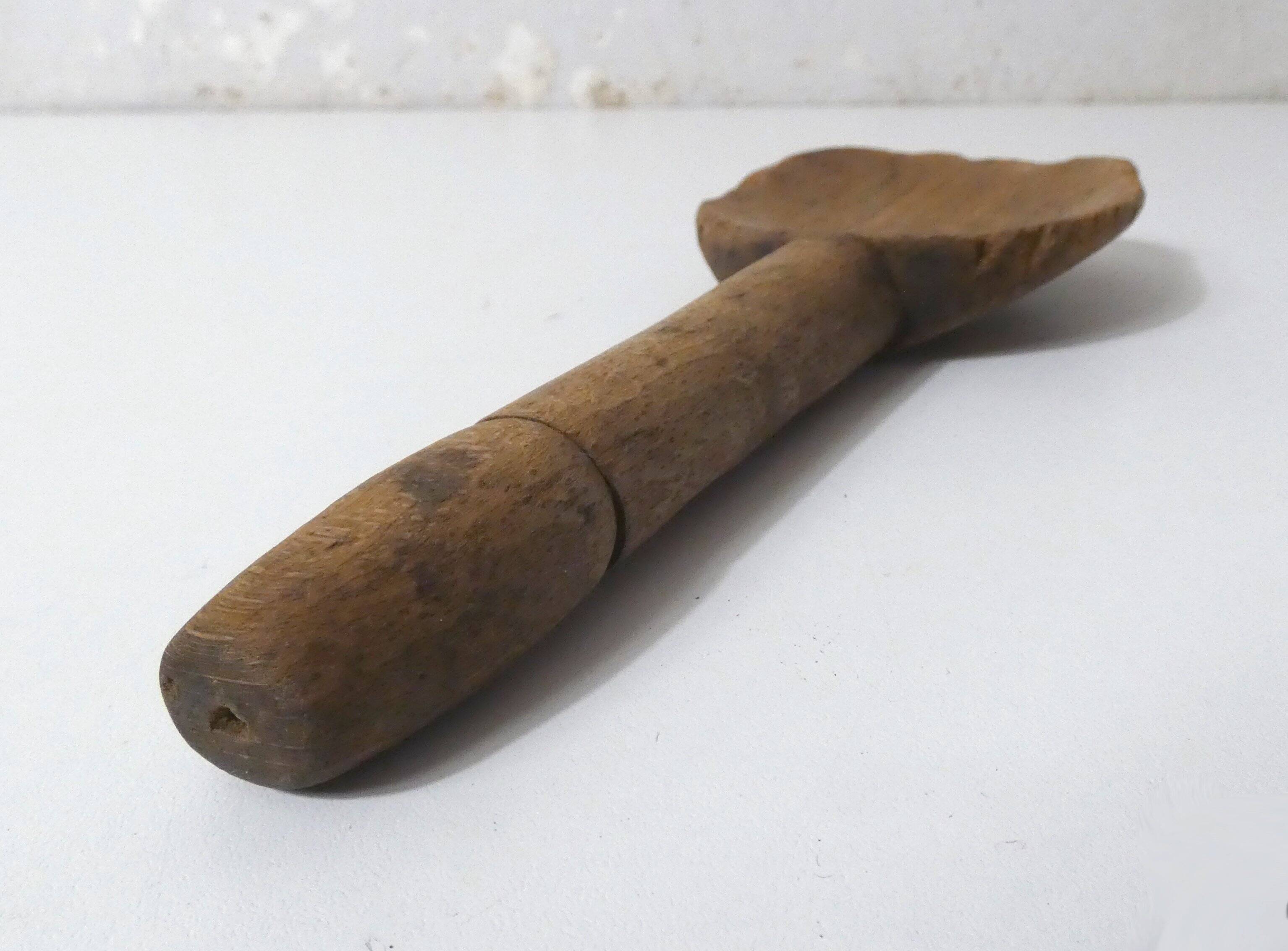ancienne cuillère en bois