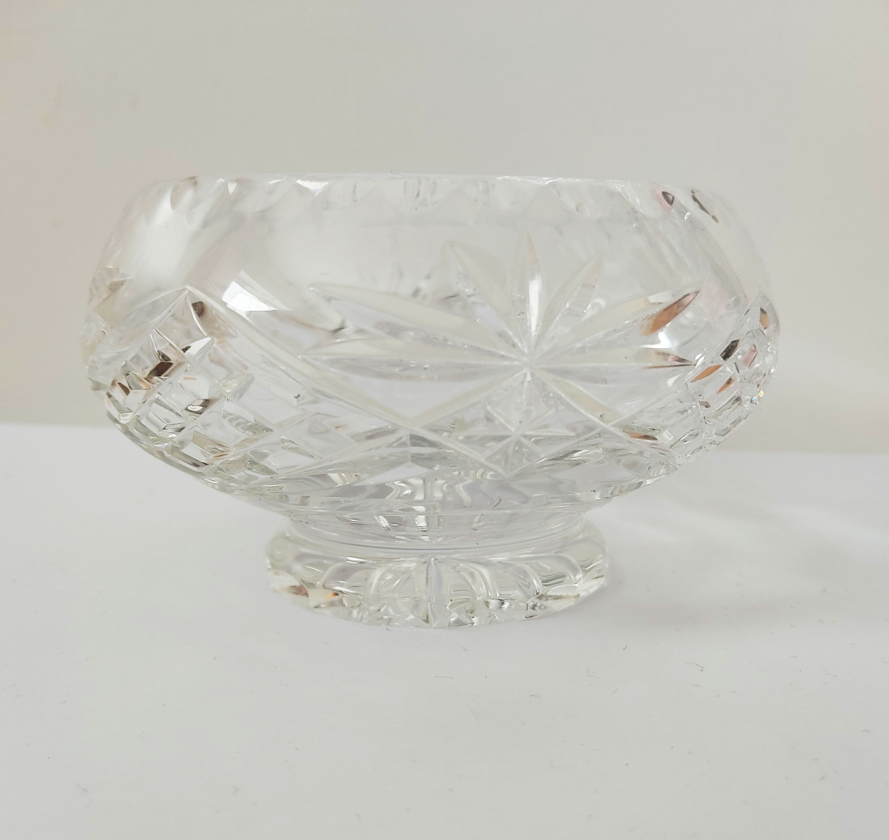 Trinket bowl in cut crystal