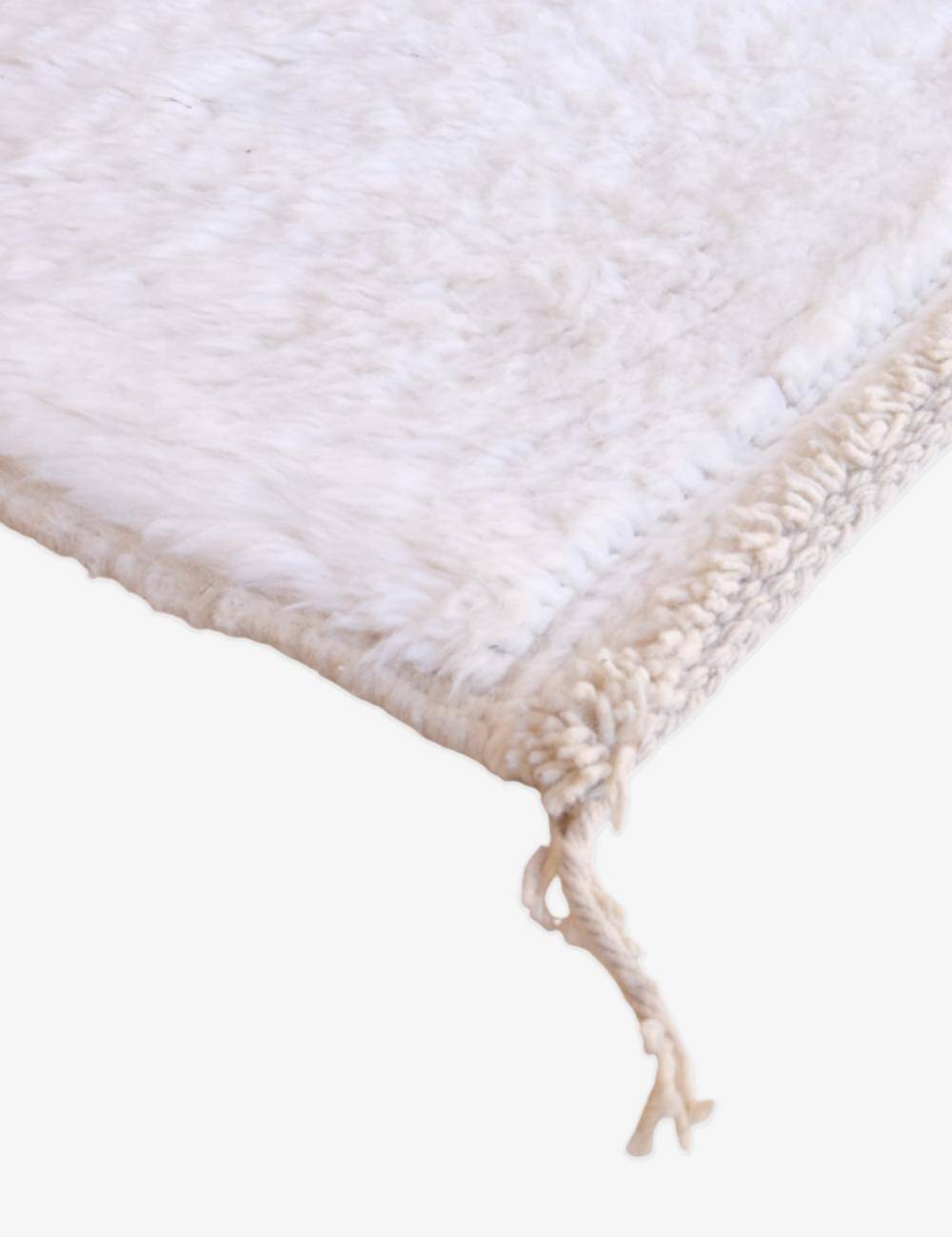 Modern Plain White Rug - 448 x 314 cm