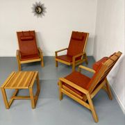 Scandinavian design lounge set in pine with 3 lounge chairs and a table from the 70s.