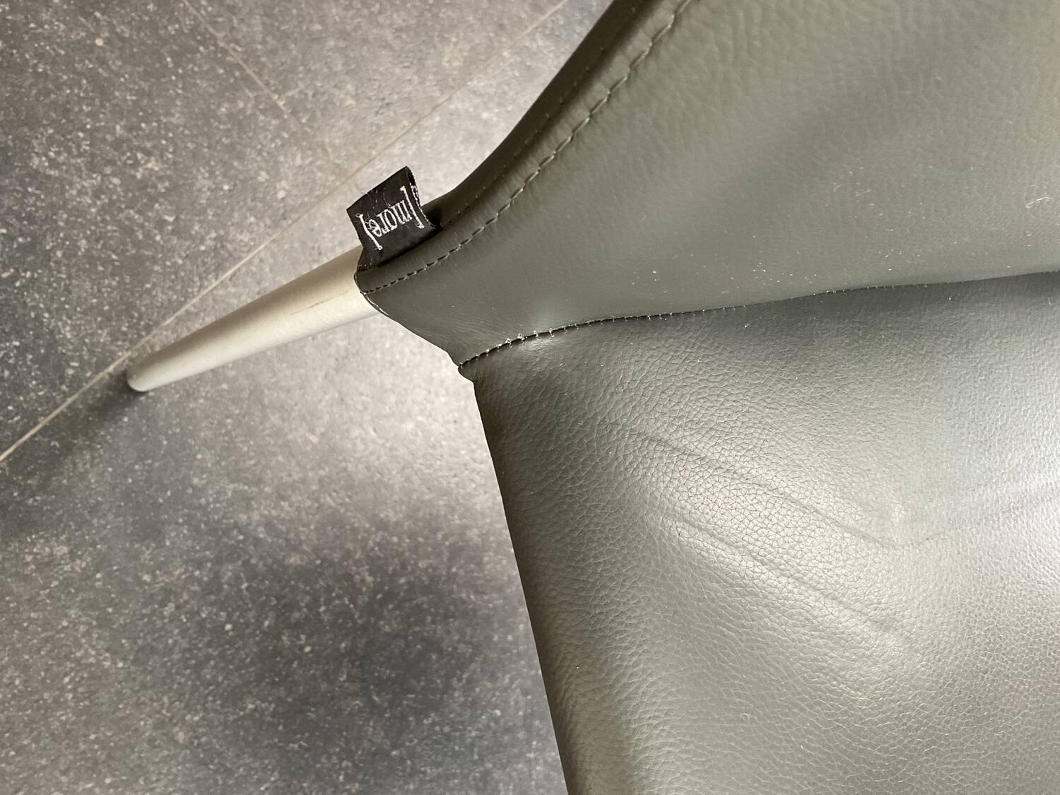 Chaises en cuir More