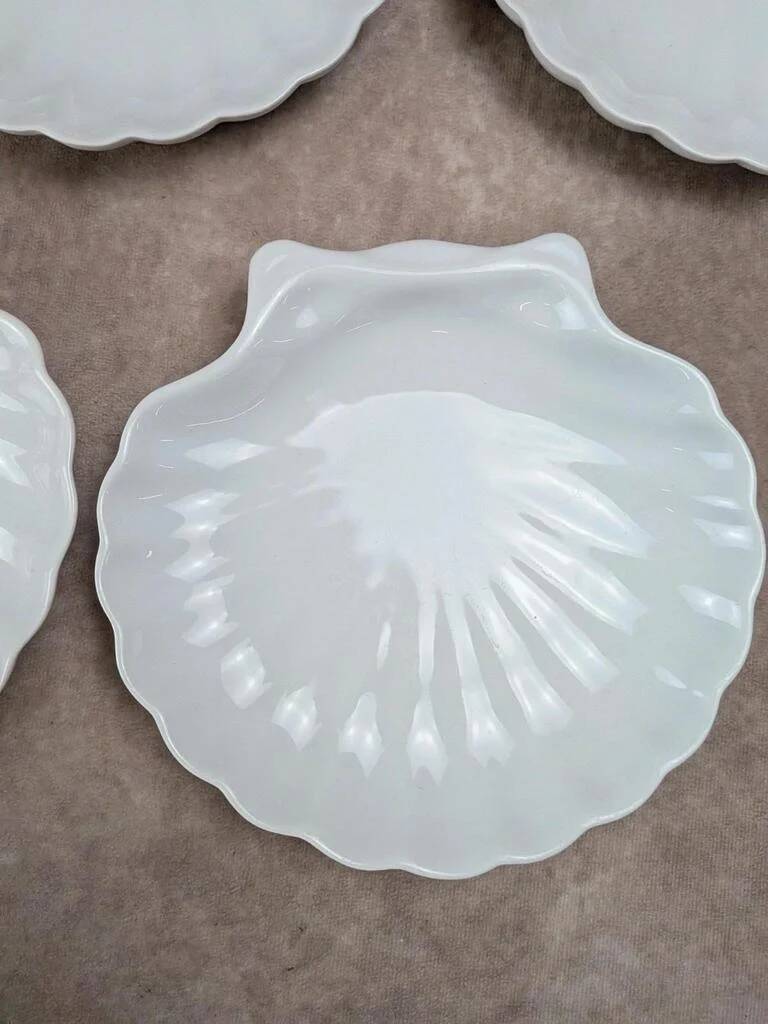 Set of 8 scallop shell plates