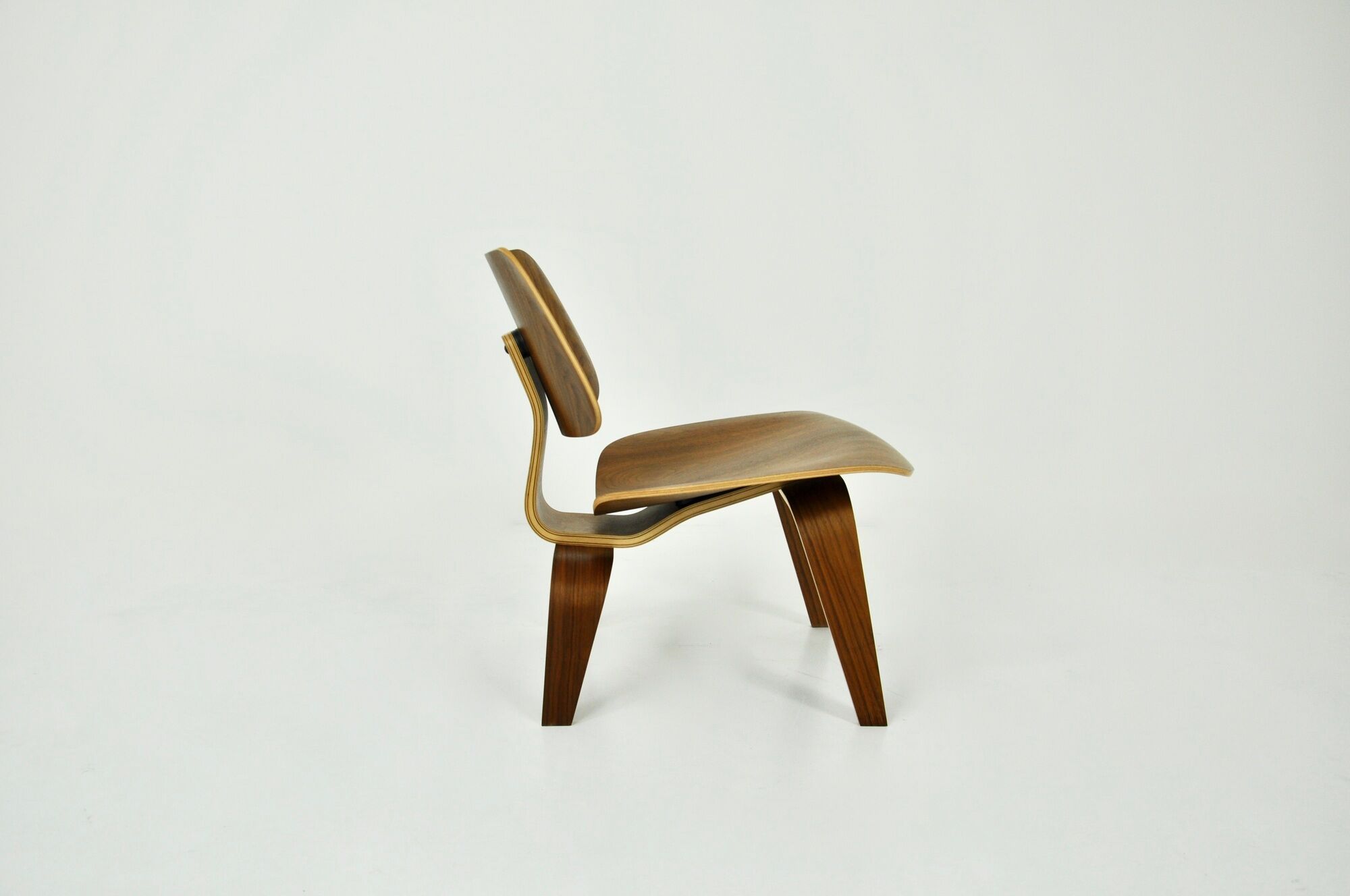 LCW plywood lounge chair By Charles Eames for Herman Miller, 1950S