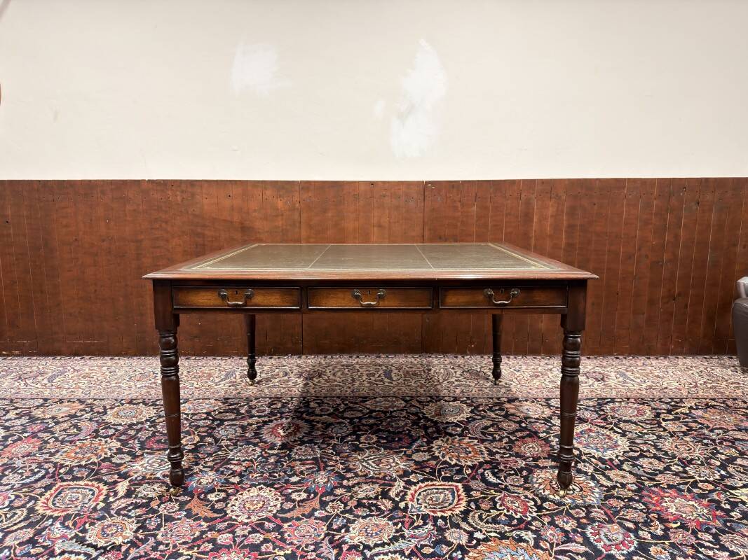 Bureau Chesterfield anglais ancien Partnerdesk