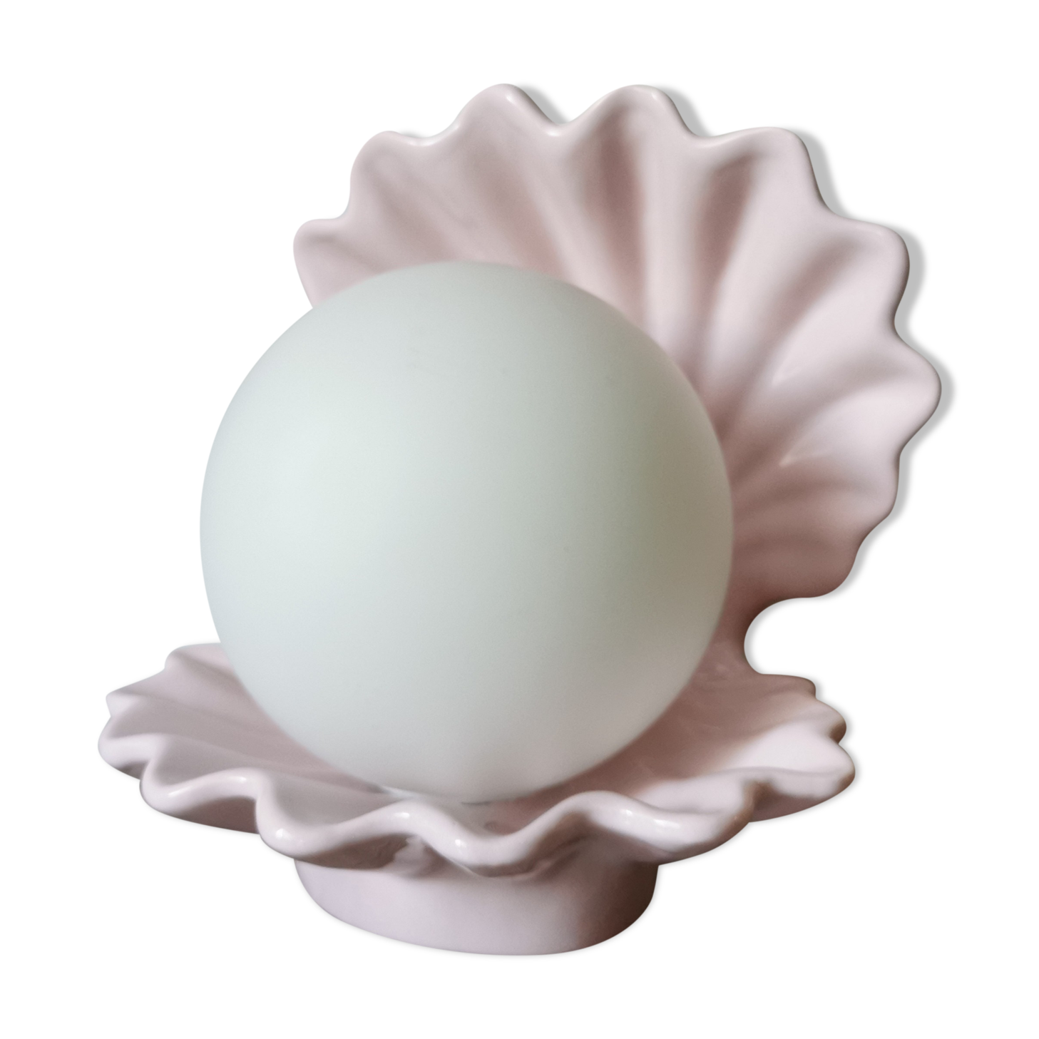 Opaline shell lamp