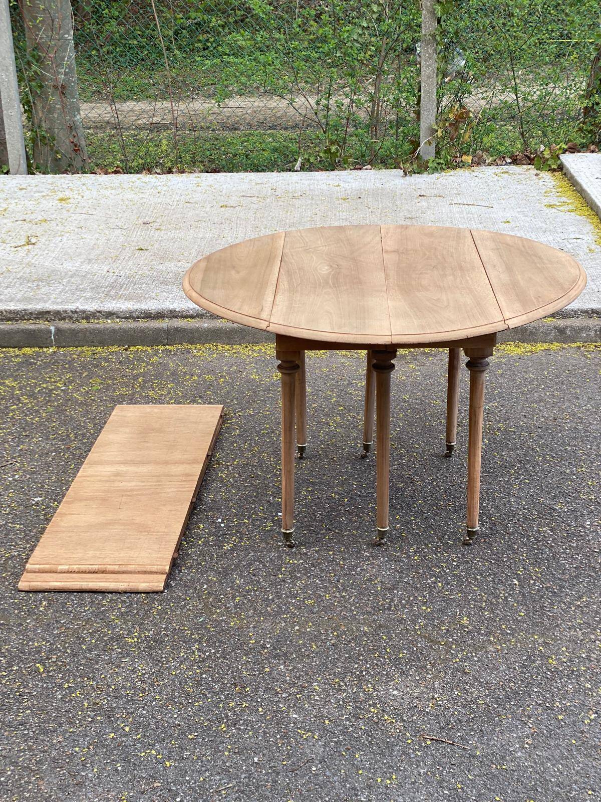 Renovated Louis Philippe round extendable dining table with leaves from the 18th century.