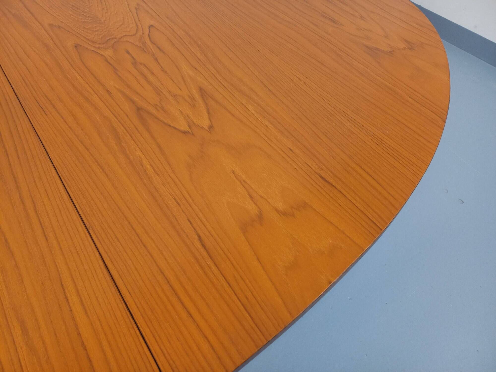 Vintage oval dining table Baumann from the 60s and 70s in teak with extension.