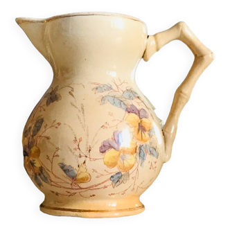 Creil and manteau flower pitcher