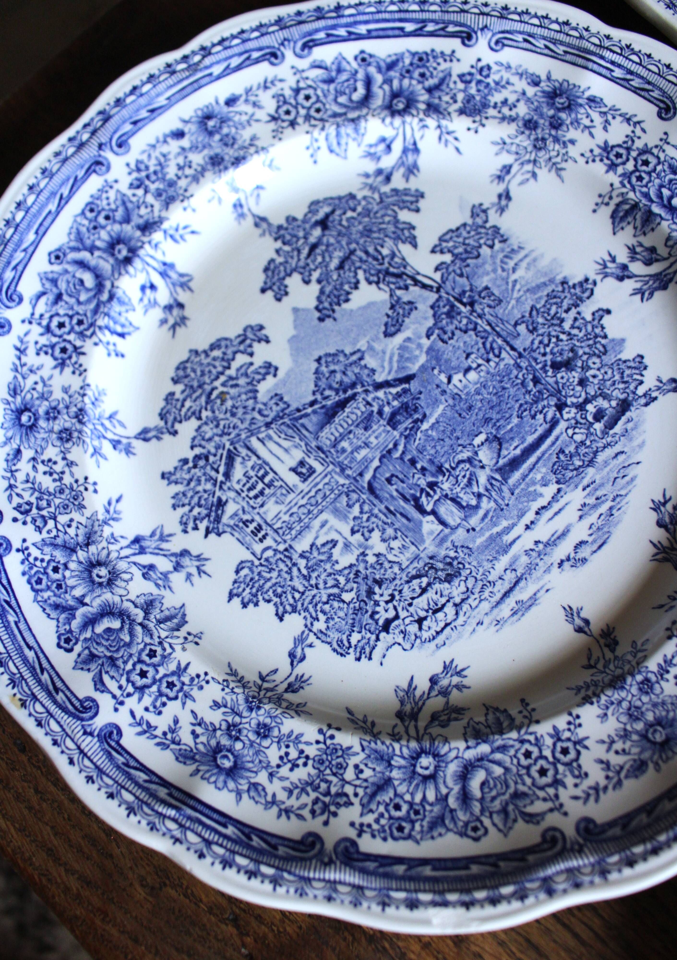 A set of 6 flat plates pairs Sarreguemines Lunéville Blue Flowers.