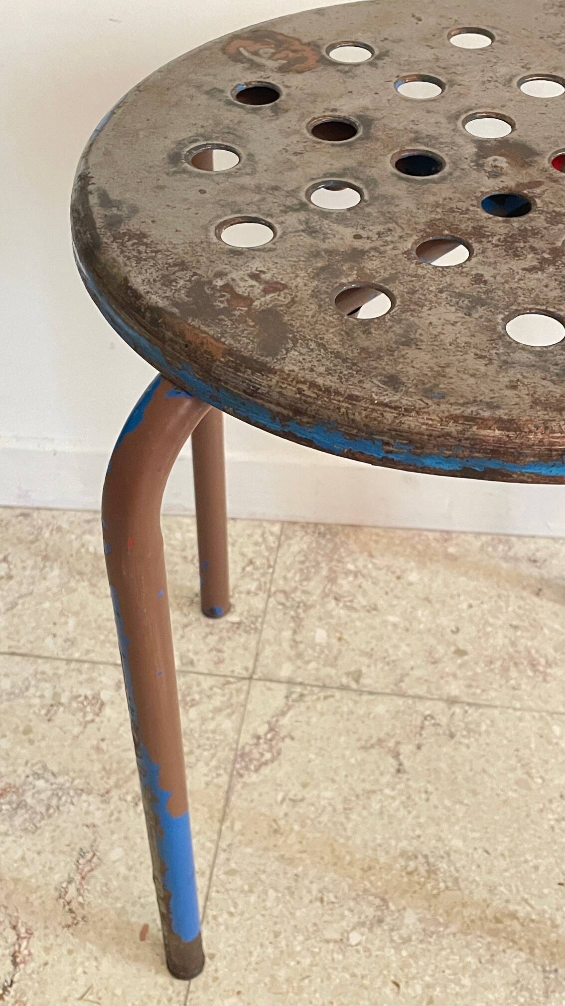 Tabouret industriel acier patiné vintage
