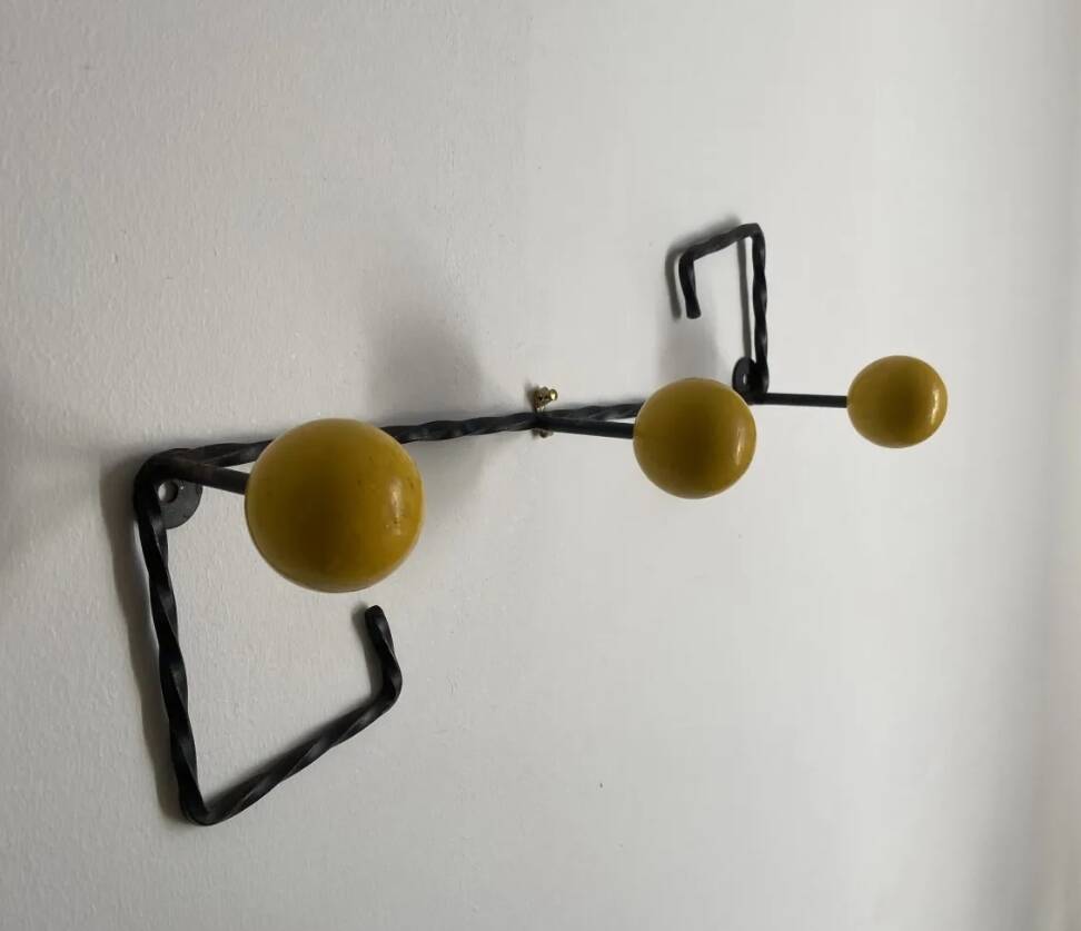 Twisted metal coat hook