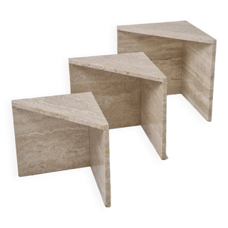 Ensemble de 3 tables gigognes ou d'appoint en travertin italien, années 1980
