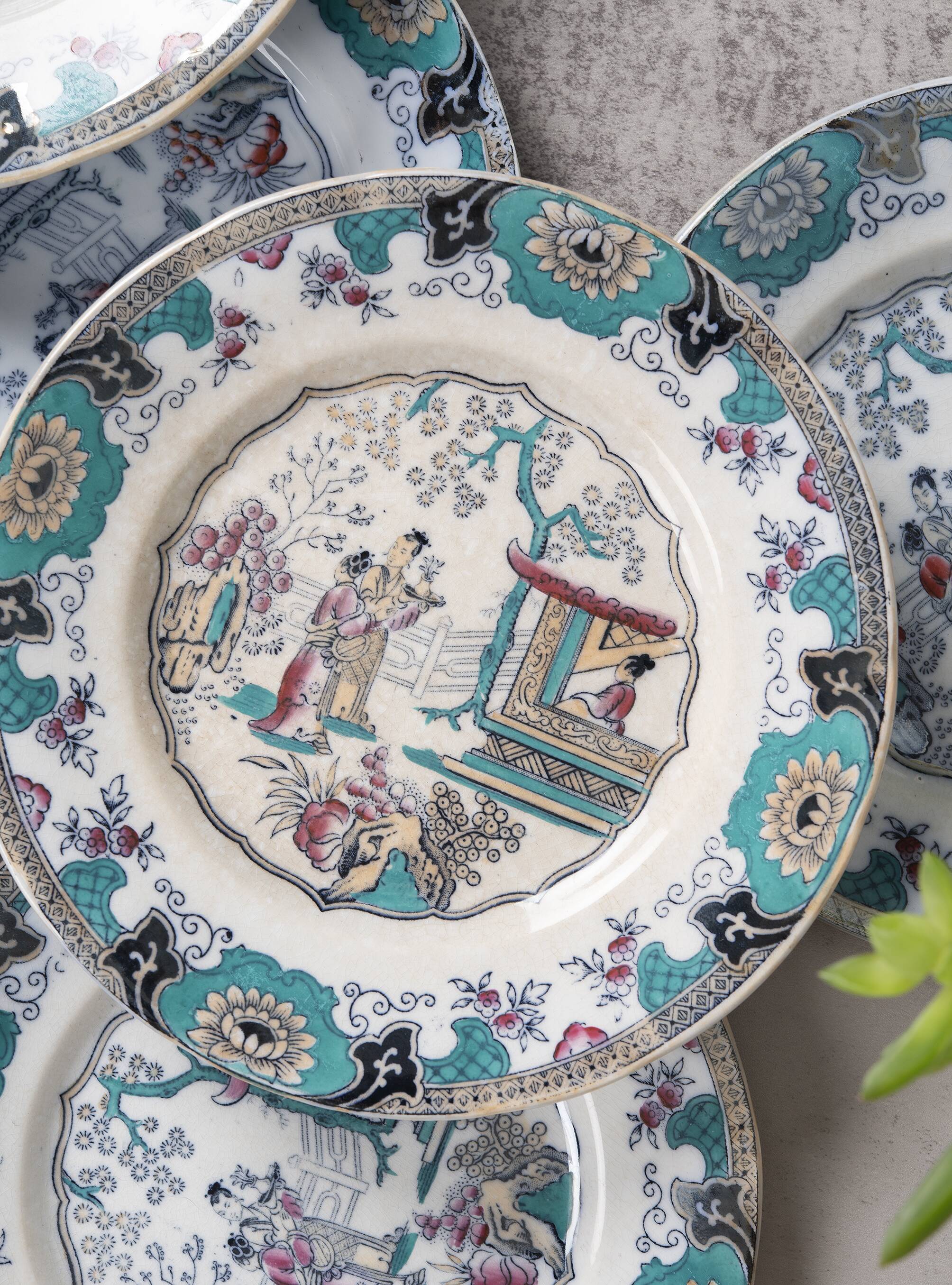 12 plates with large dish, Boch Frères Canton