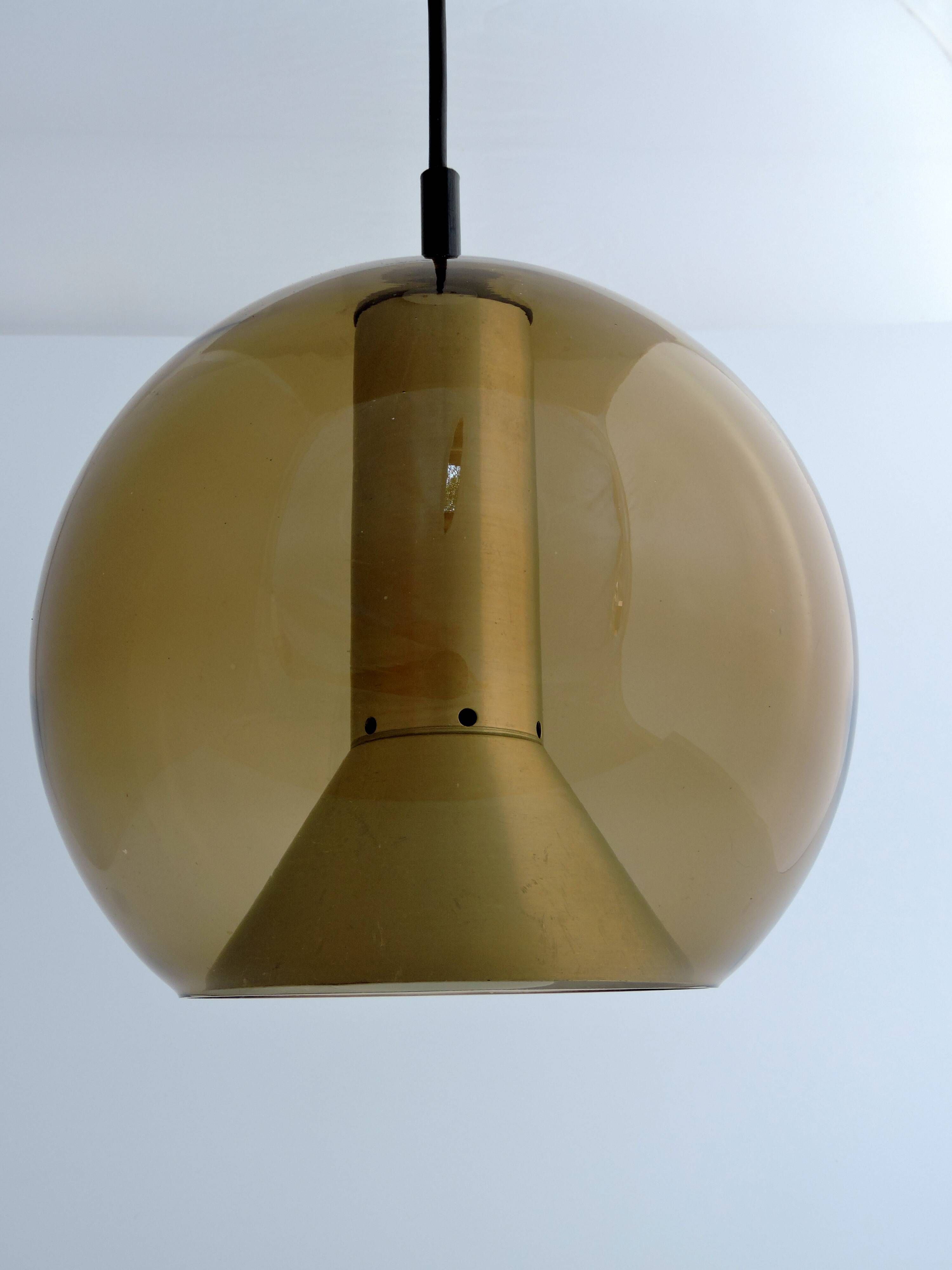 Lampe globe suspension  de frank ligtelijn pour raak