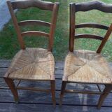 Lot de 2 chaises anciennes en bois paillées (assise en paille)