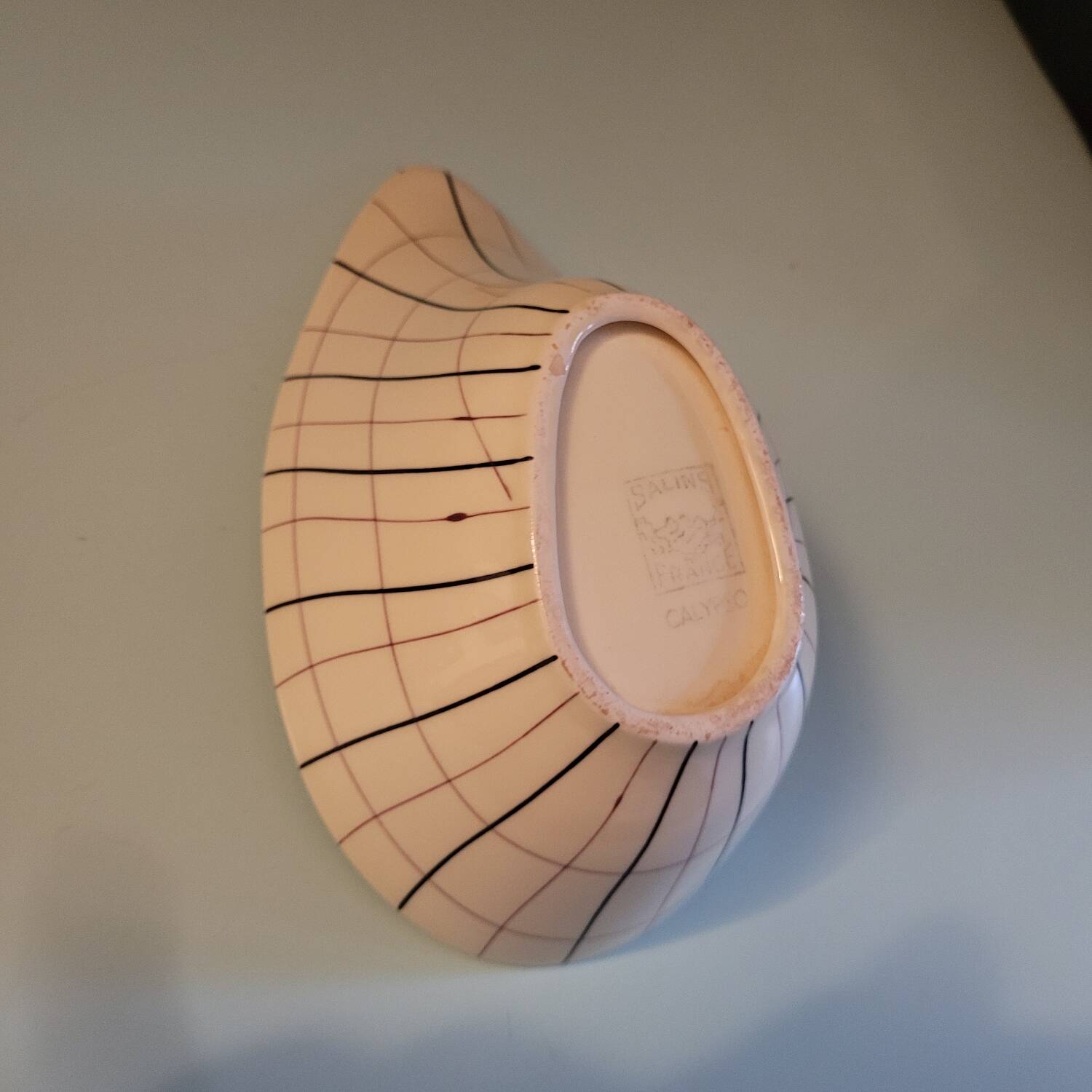 Saucière Calypso – céramique Salins-les-Bains – design graphique, anné