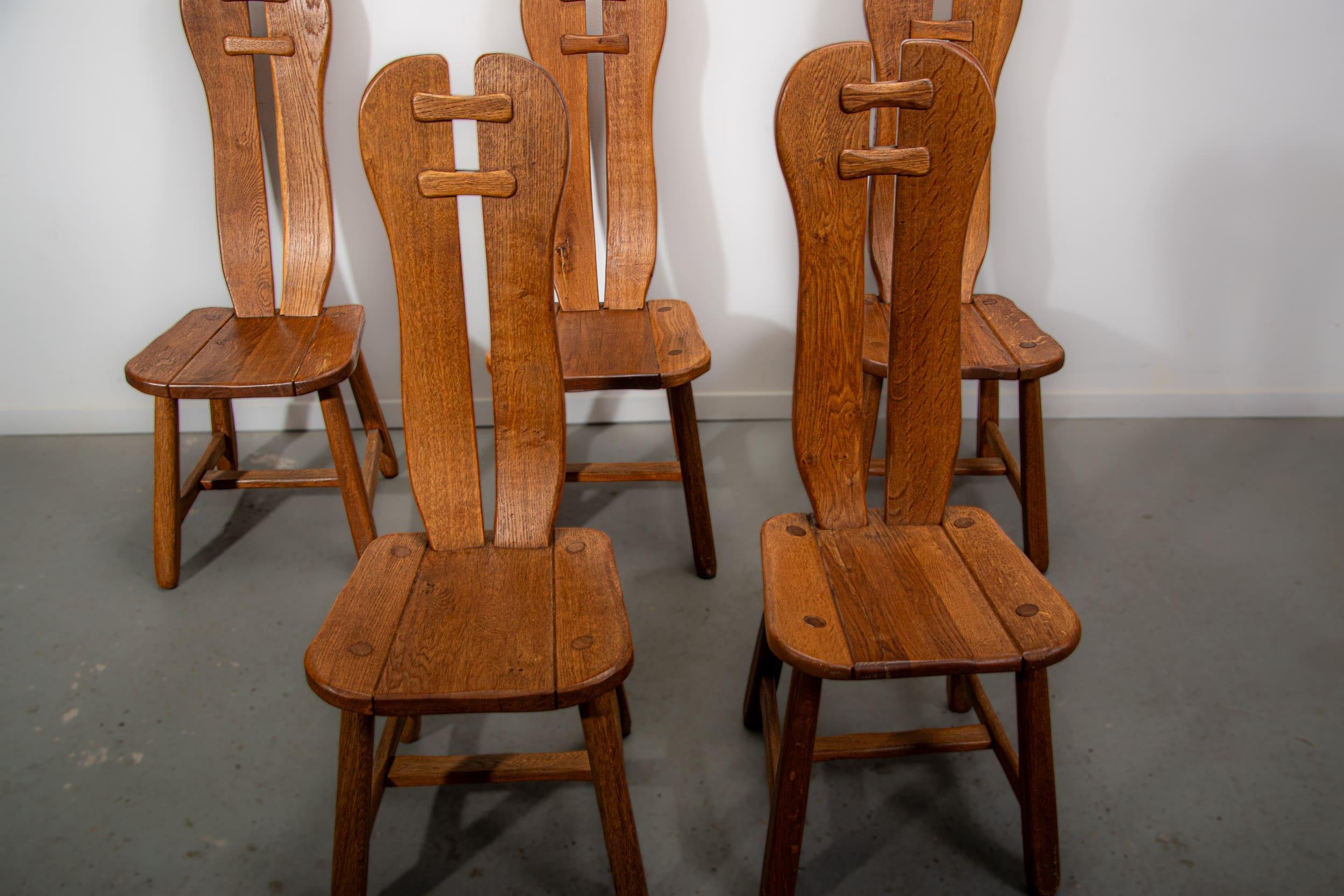De Puydt brutalist dining chairs in solid oak. Circa 1970.