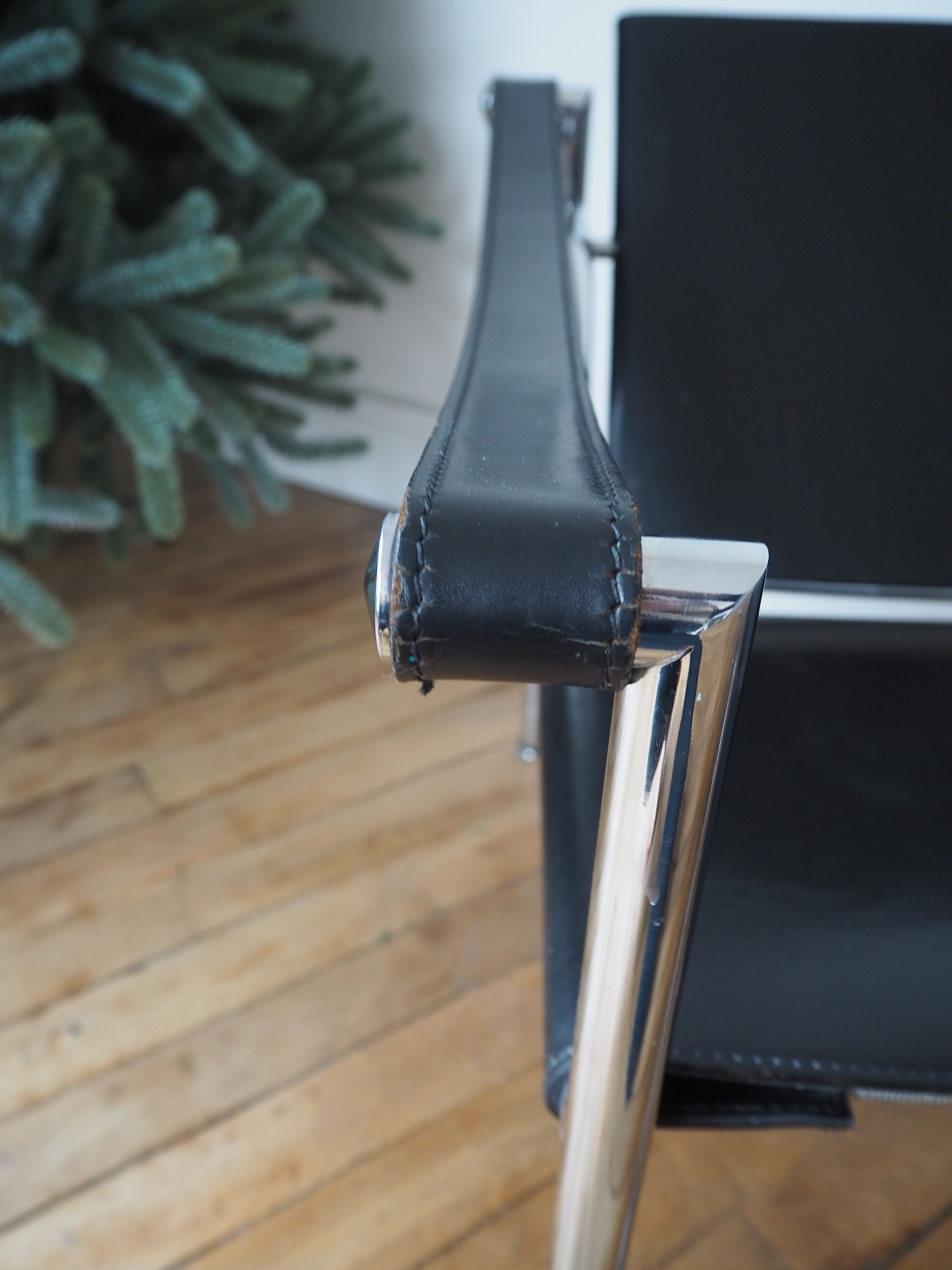 Paire de fauteuils LC1 par Le Corbusier